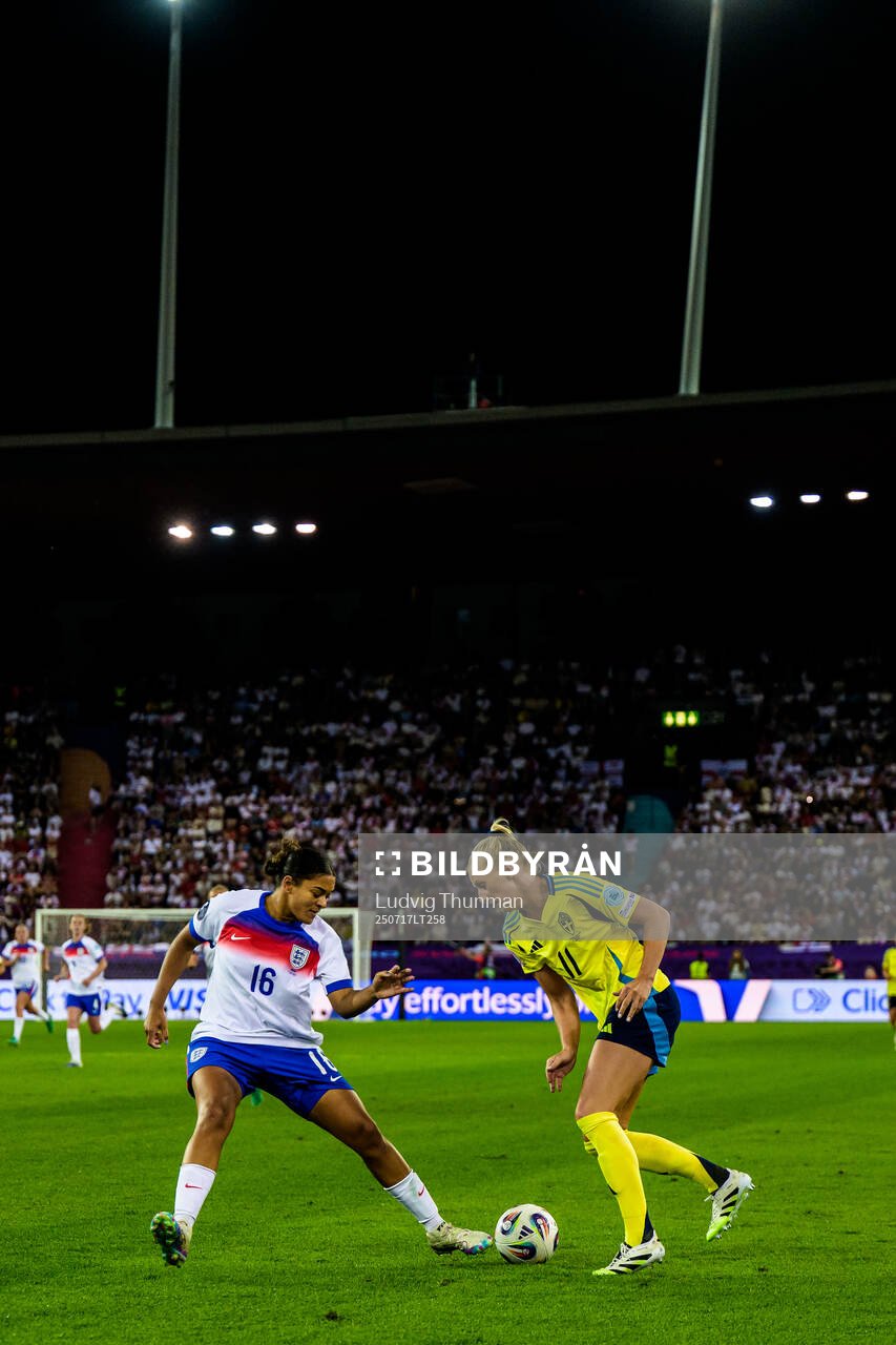 Jessica Carter of England and Stina Blackstenius of Sweden
