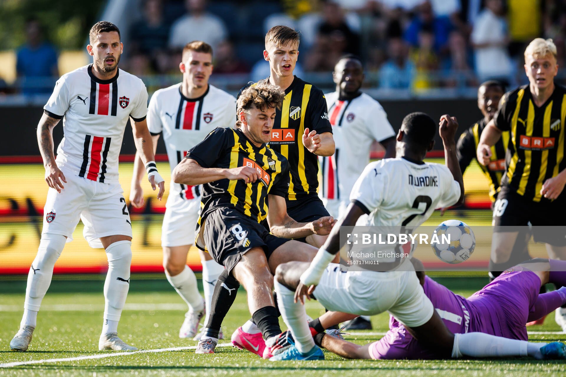 Silas Andersen of Häcken and goalkeeper Ziga Frelih and