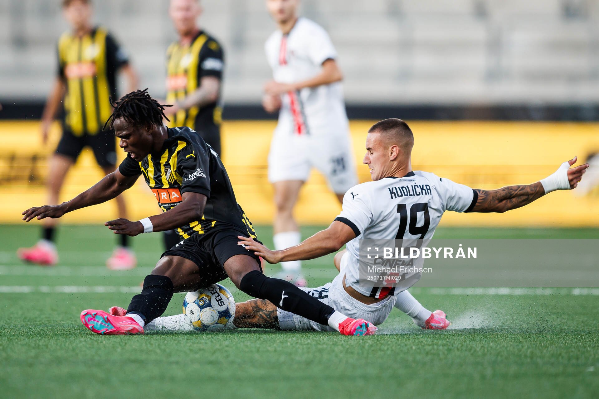 Severin Nioule and John Paul Dembe of Häcken