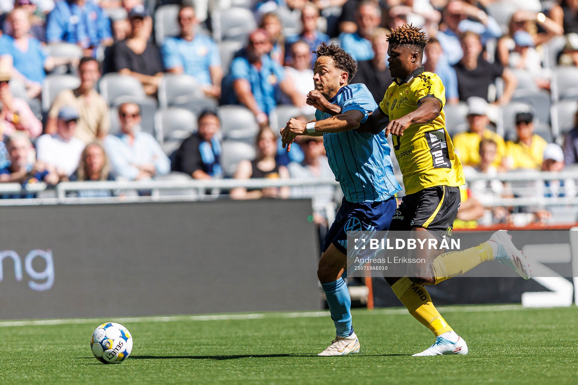 Djurgårdens Mikael Anderson och Elfsborgs Terry Yegbe