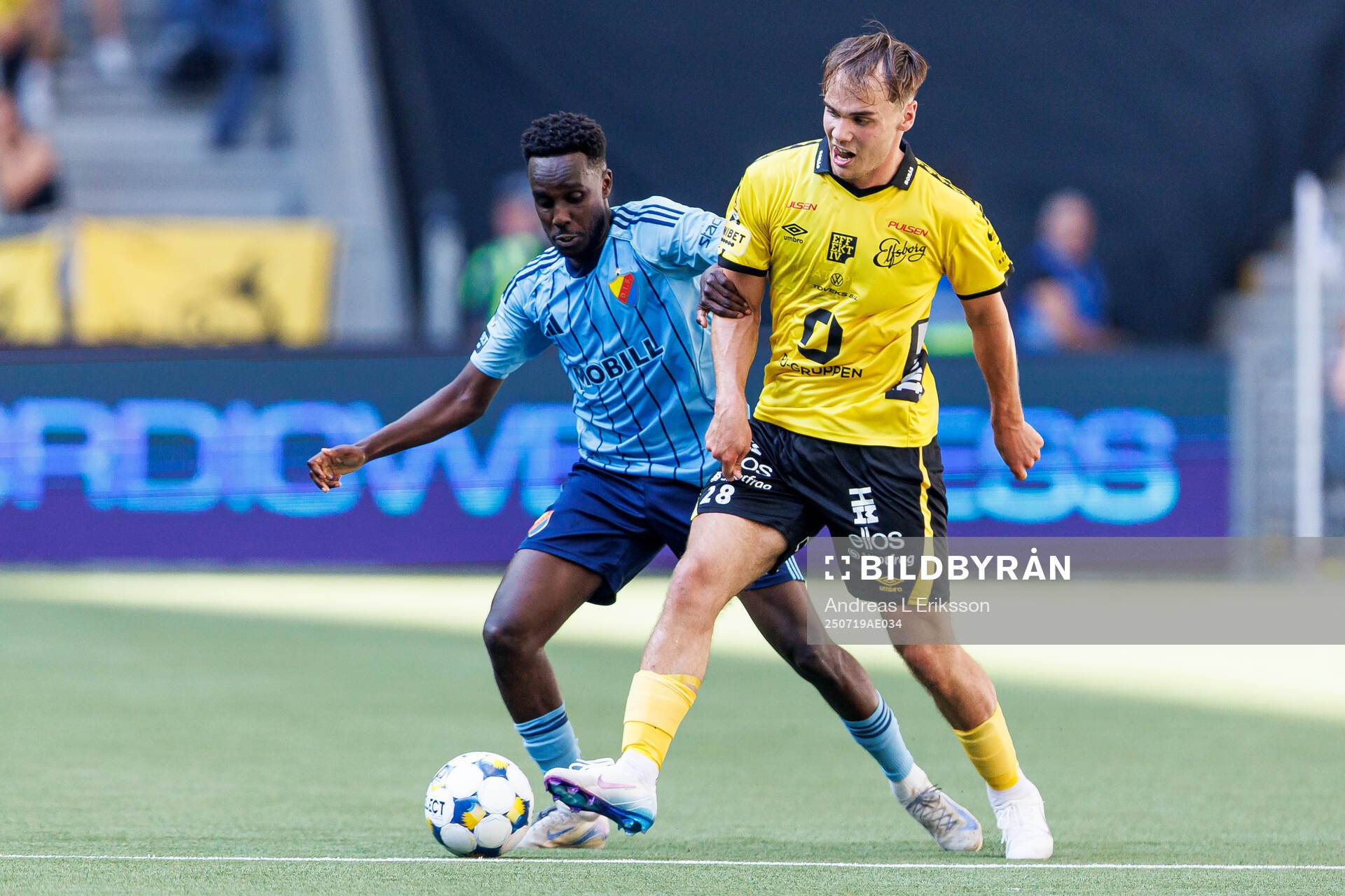 Djurgårdens Tokmac Nguen och Elfsborgs Frode Aronsson