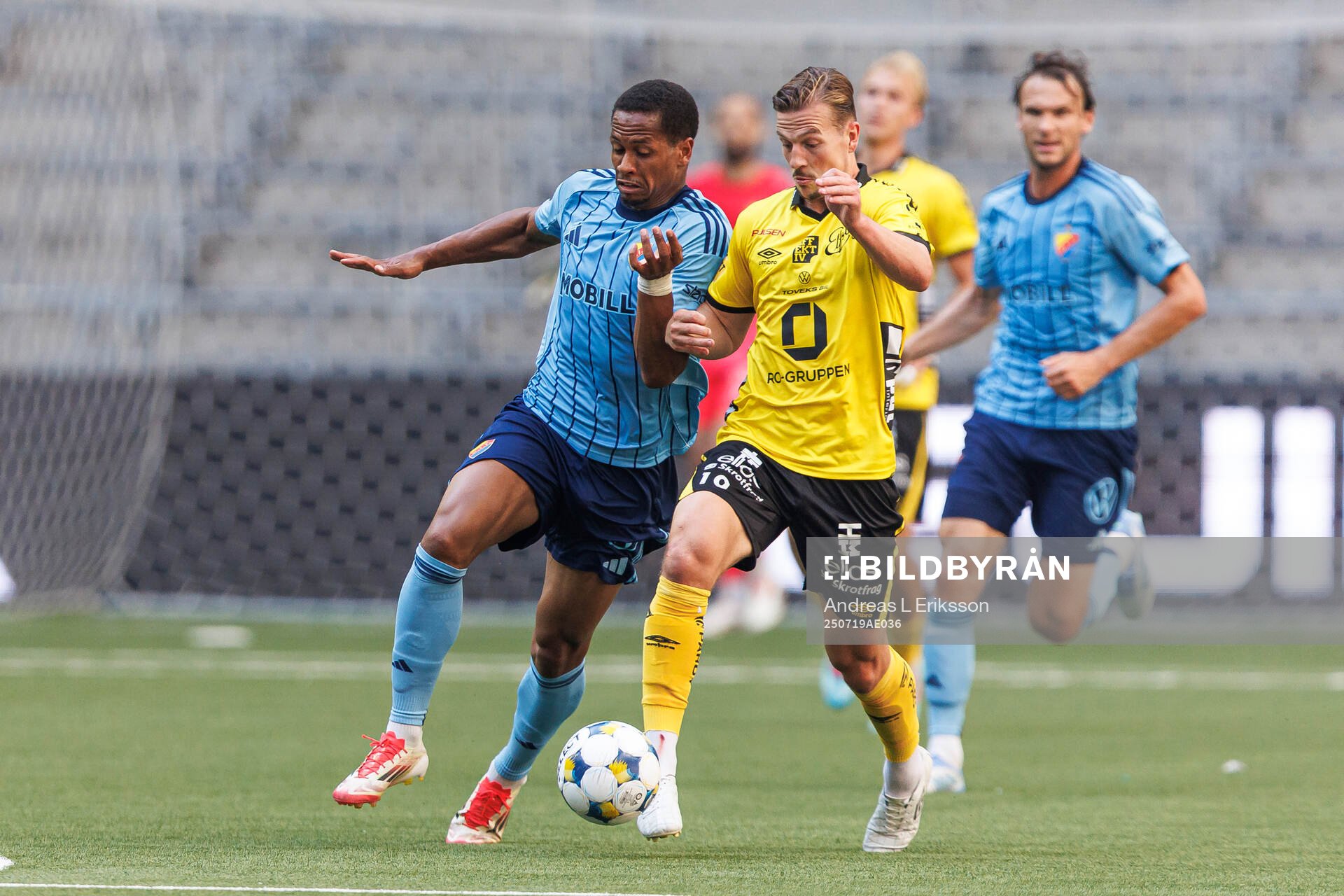 Djurgårdens Zakaria Sawo och Elfsborgs Simon Olsson
