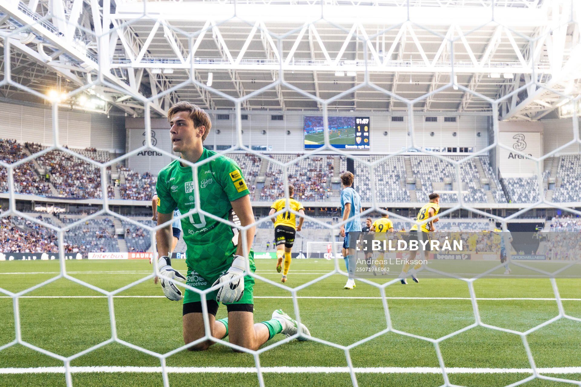 Elfsborgs målvakt Simon Eriksson deppar