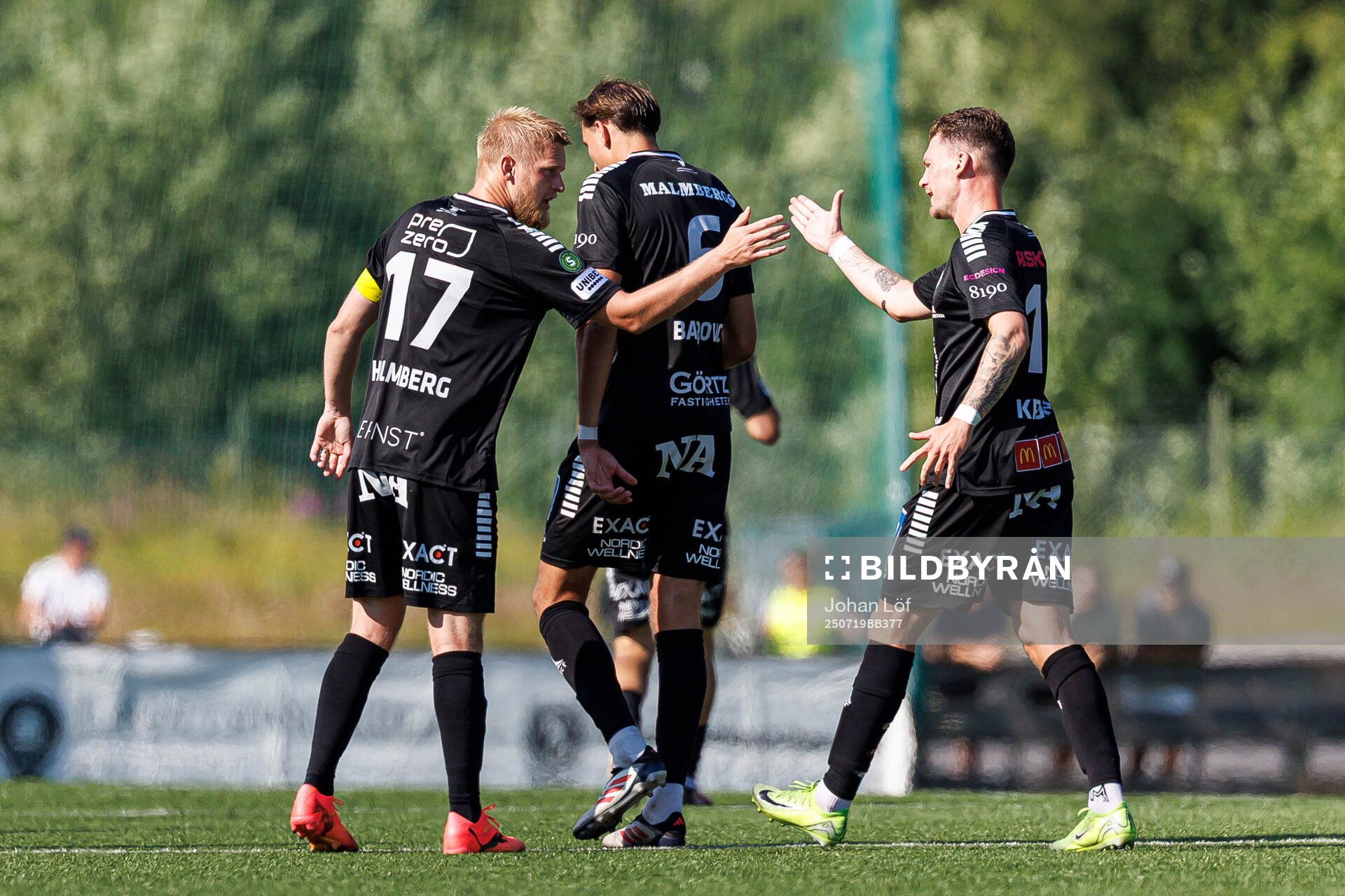 Örebros Karl Holmberg jublar