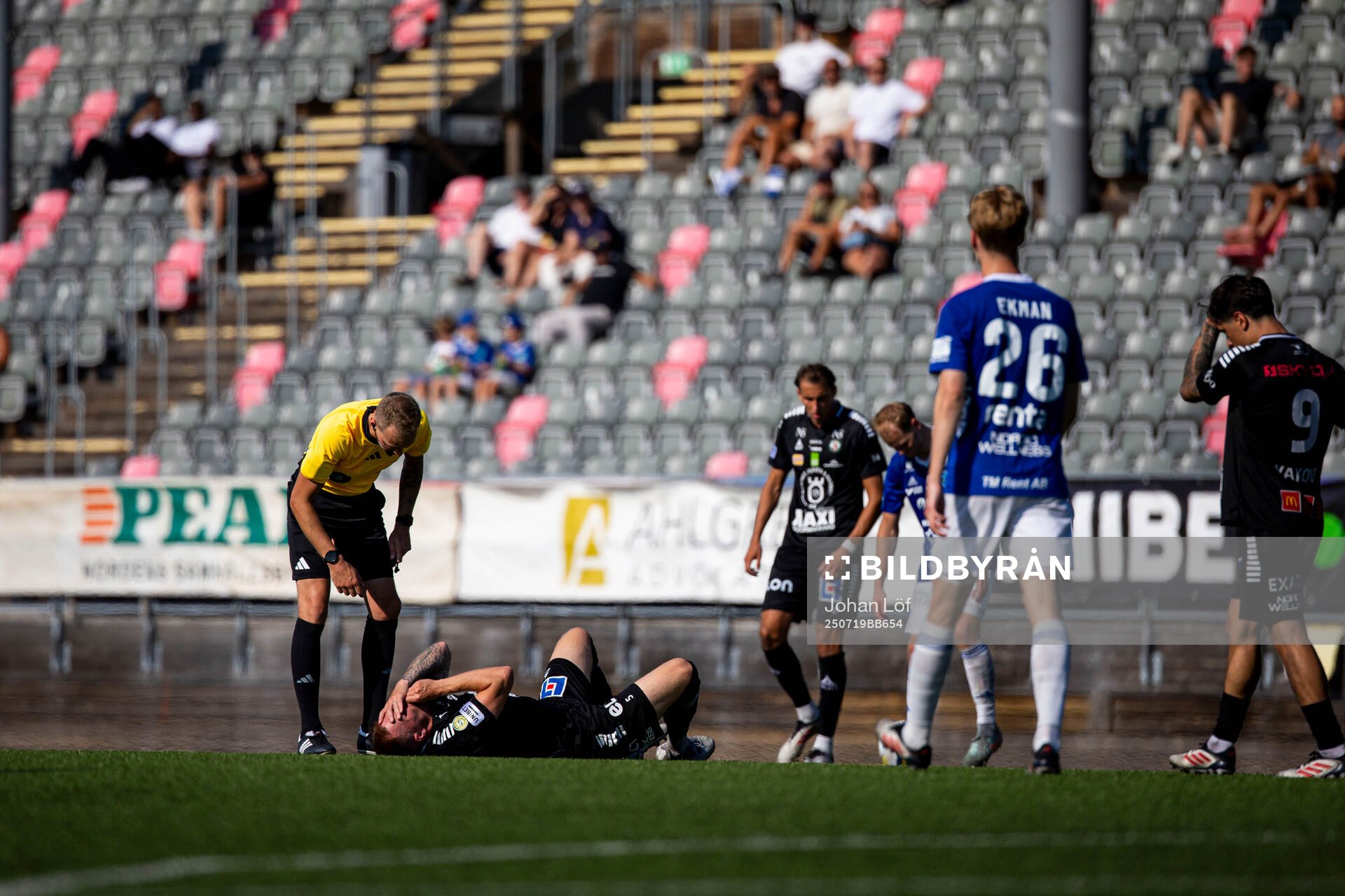 Örebros Jesper Modig ligger och har ont