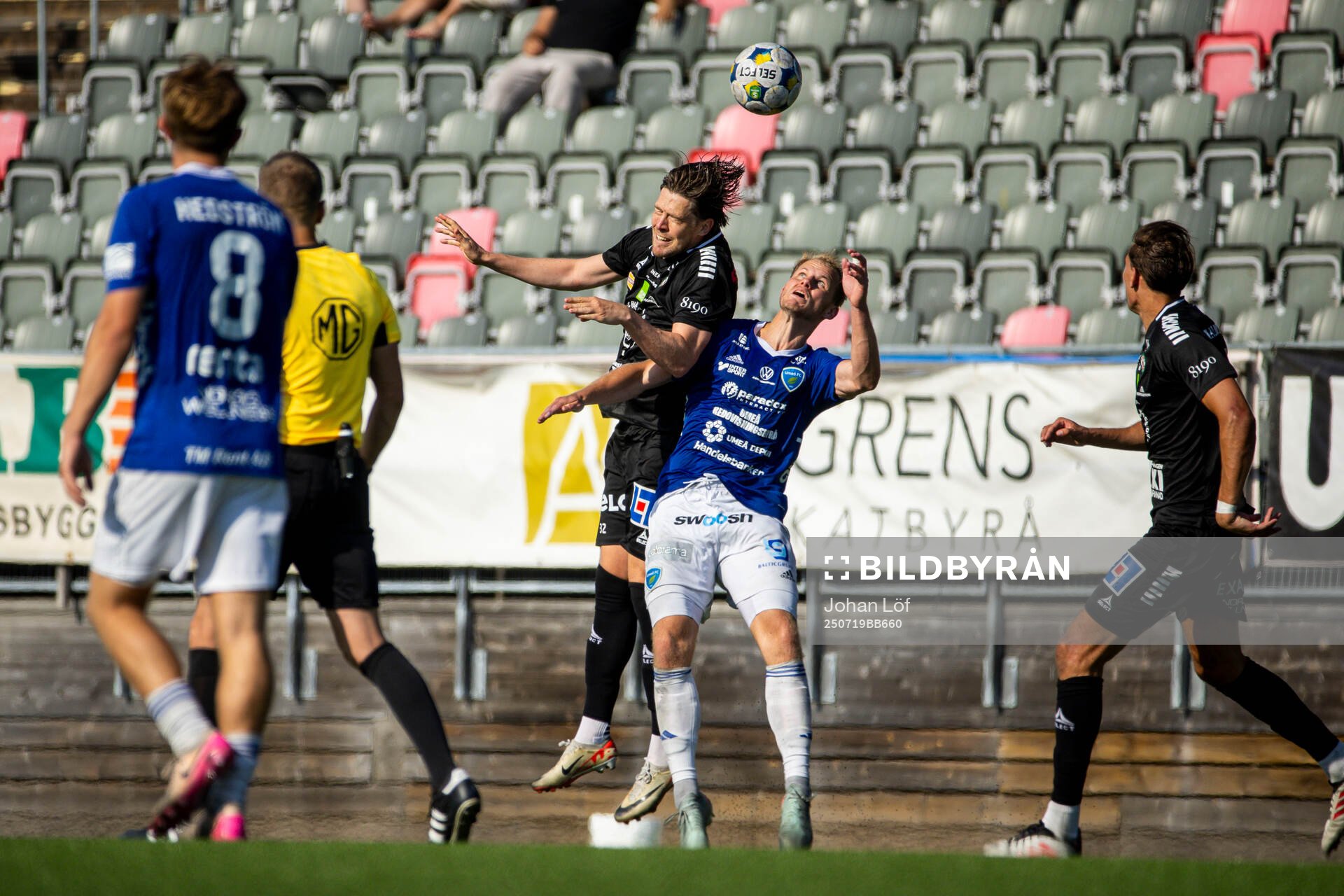 Örebros John Stenberg och Umeå FCs Eythor Martin