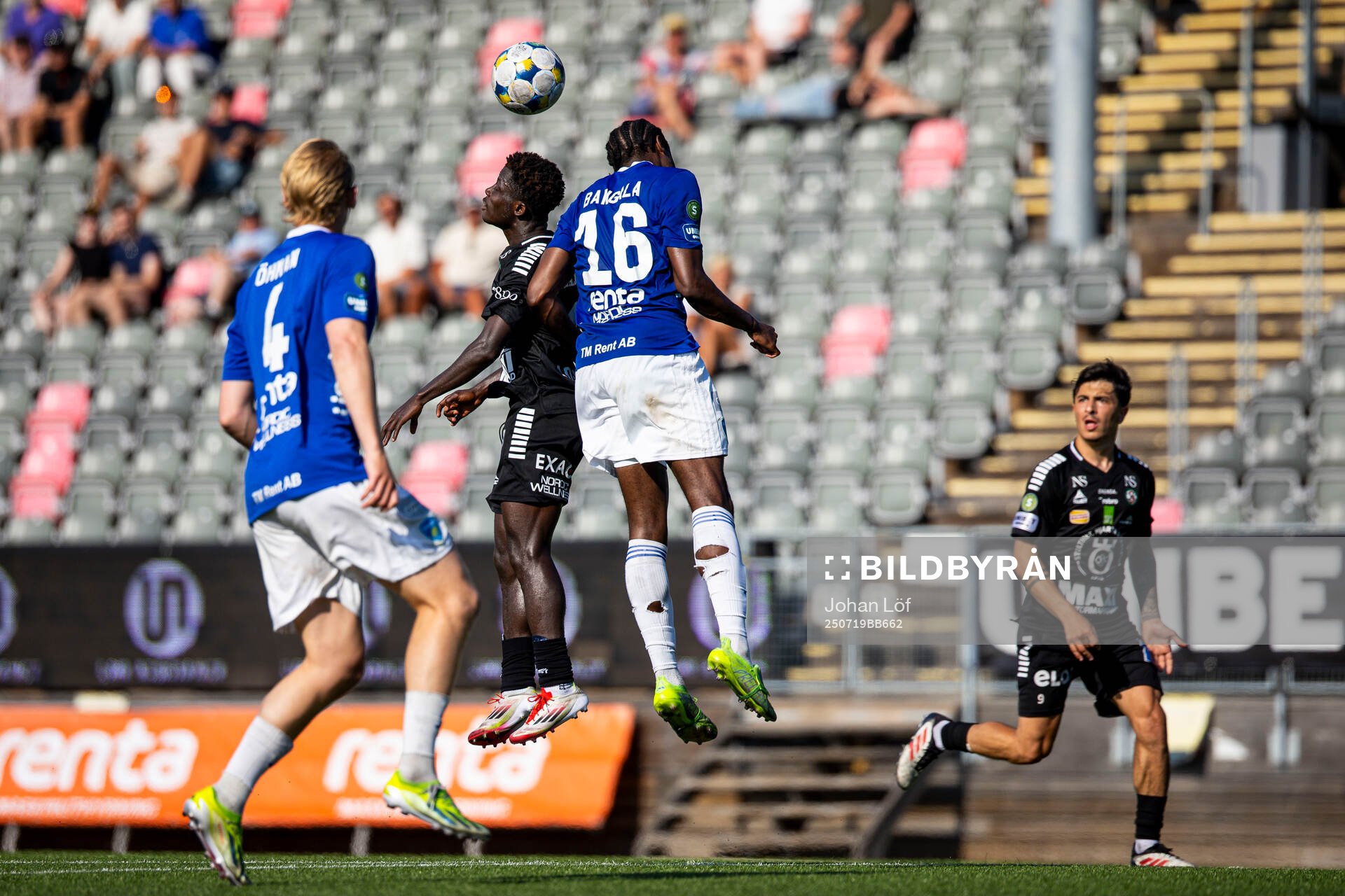 Örebros Blessing Asumang Dankwah och Umeå FCs Djoseph