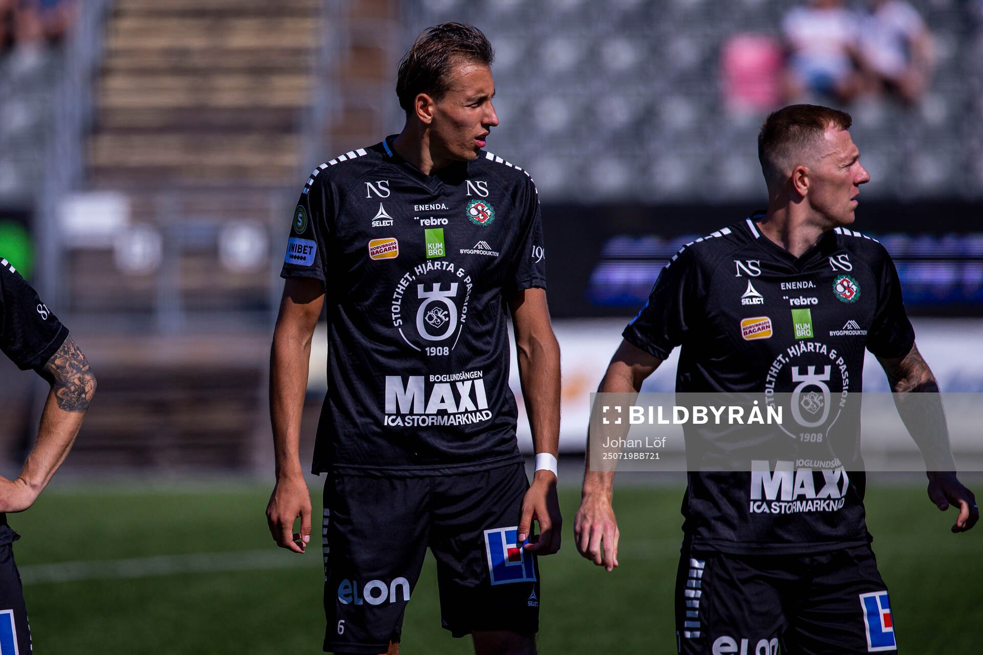 Örebros Melvin Bajrovic innan fotbollsmatchen i Superettan