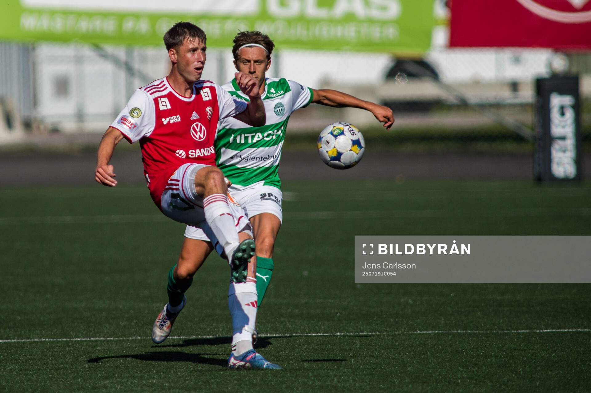 Sandvikens IFs Filip Olsson och Västerås Simon Gefvert