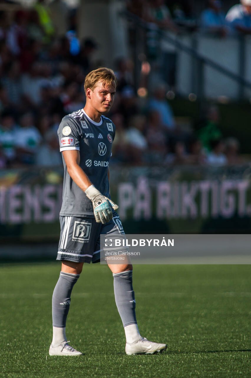 Sandvikens IFs målvakt Hannes Sveijer deppar