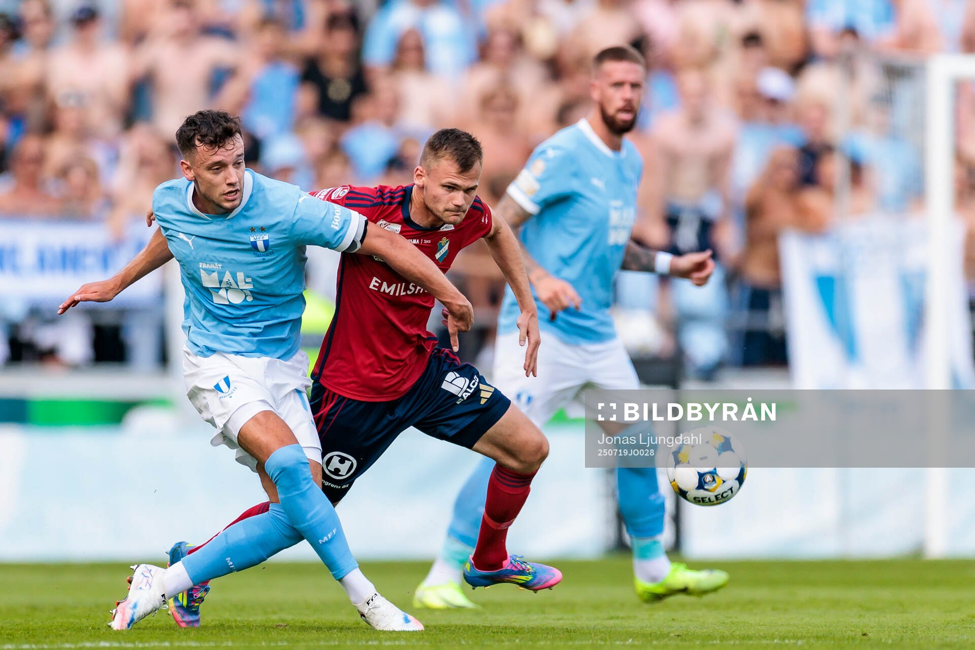 Malmö FFs Colin Rösler och Östers Oscar Uddenäs