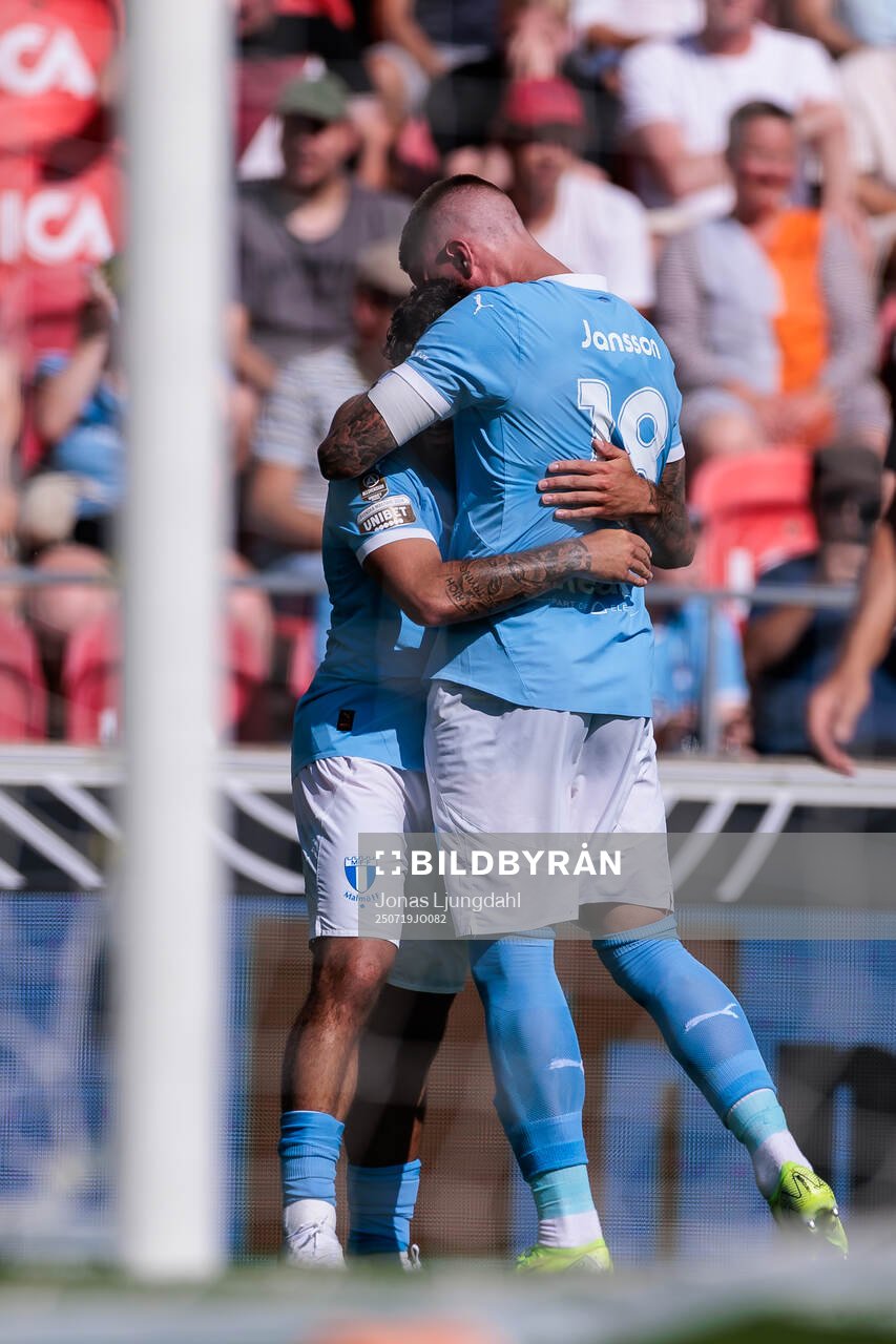 Malmö FFs Sead Haksabanovic och Pontus Jansson jublar