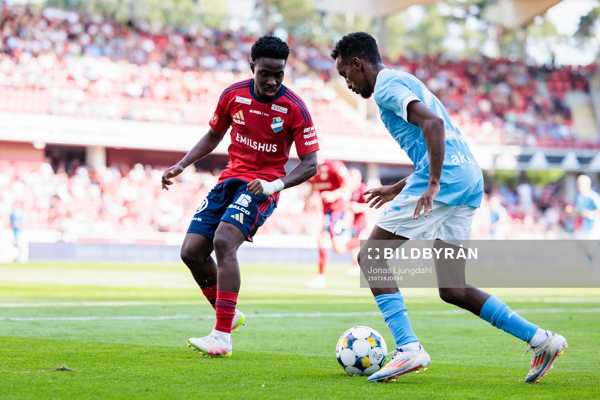 Östers Raymond Adjei och Malmö FFs Taha Ali