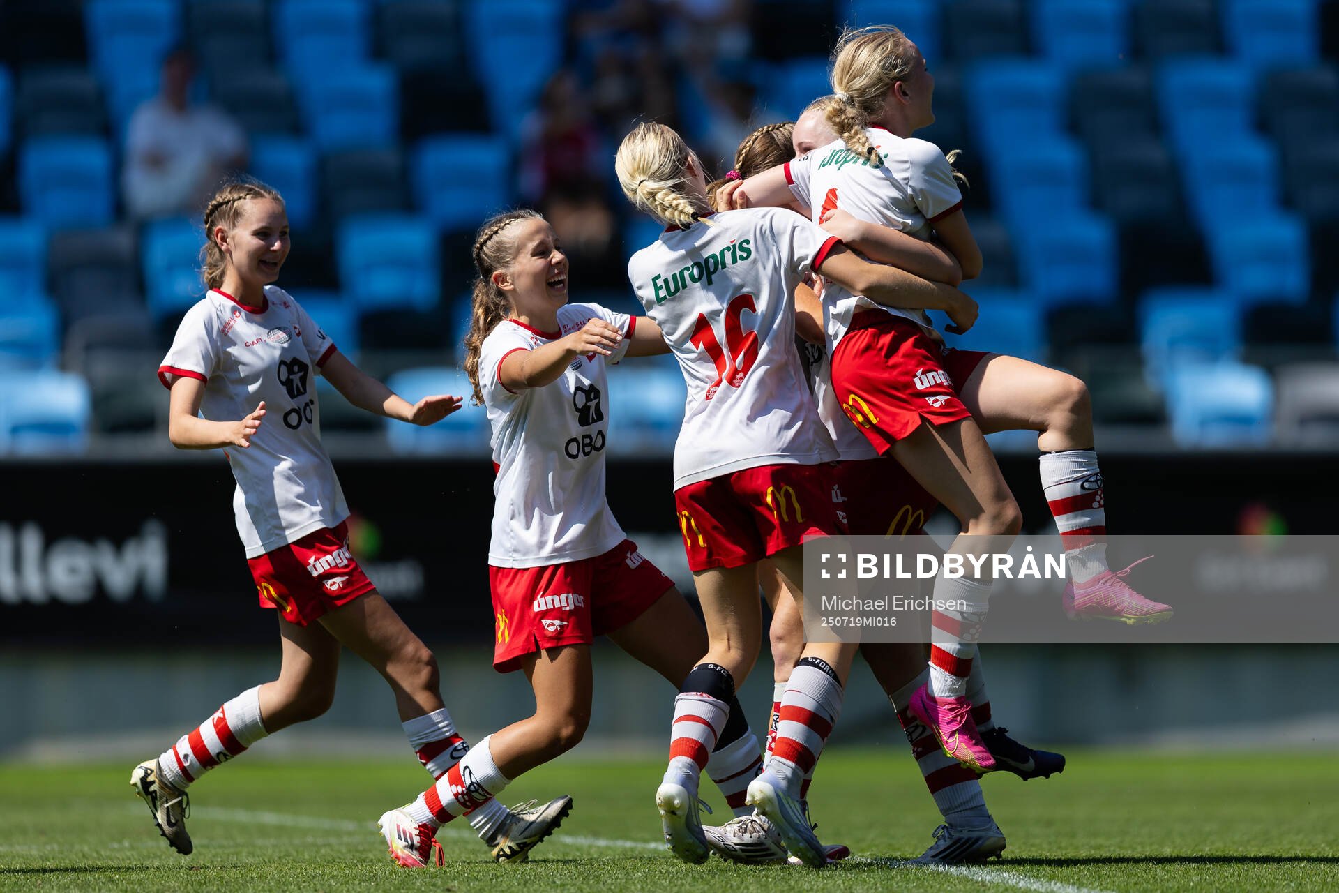 Fredrikstads spelare jublar