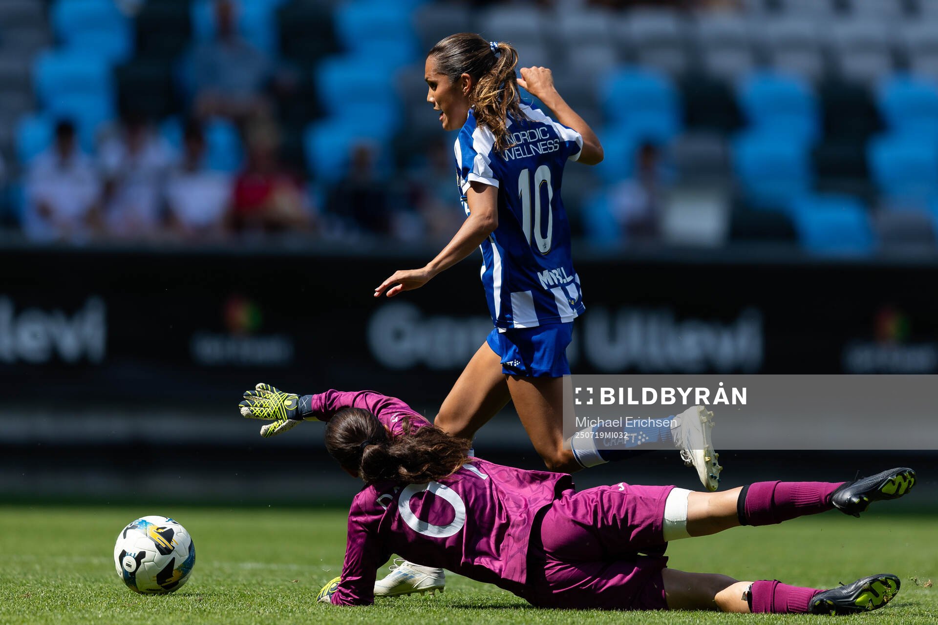 IFK Göteborgs Moa Svensson rundar målvakten och gör 2-0