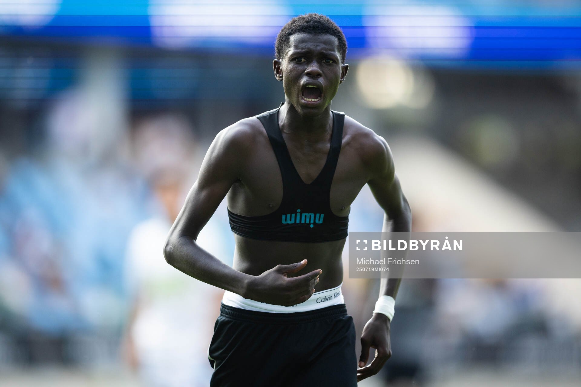 Sporting Supremes Ahmed Njundu Kanyi jublar