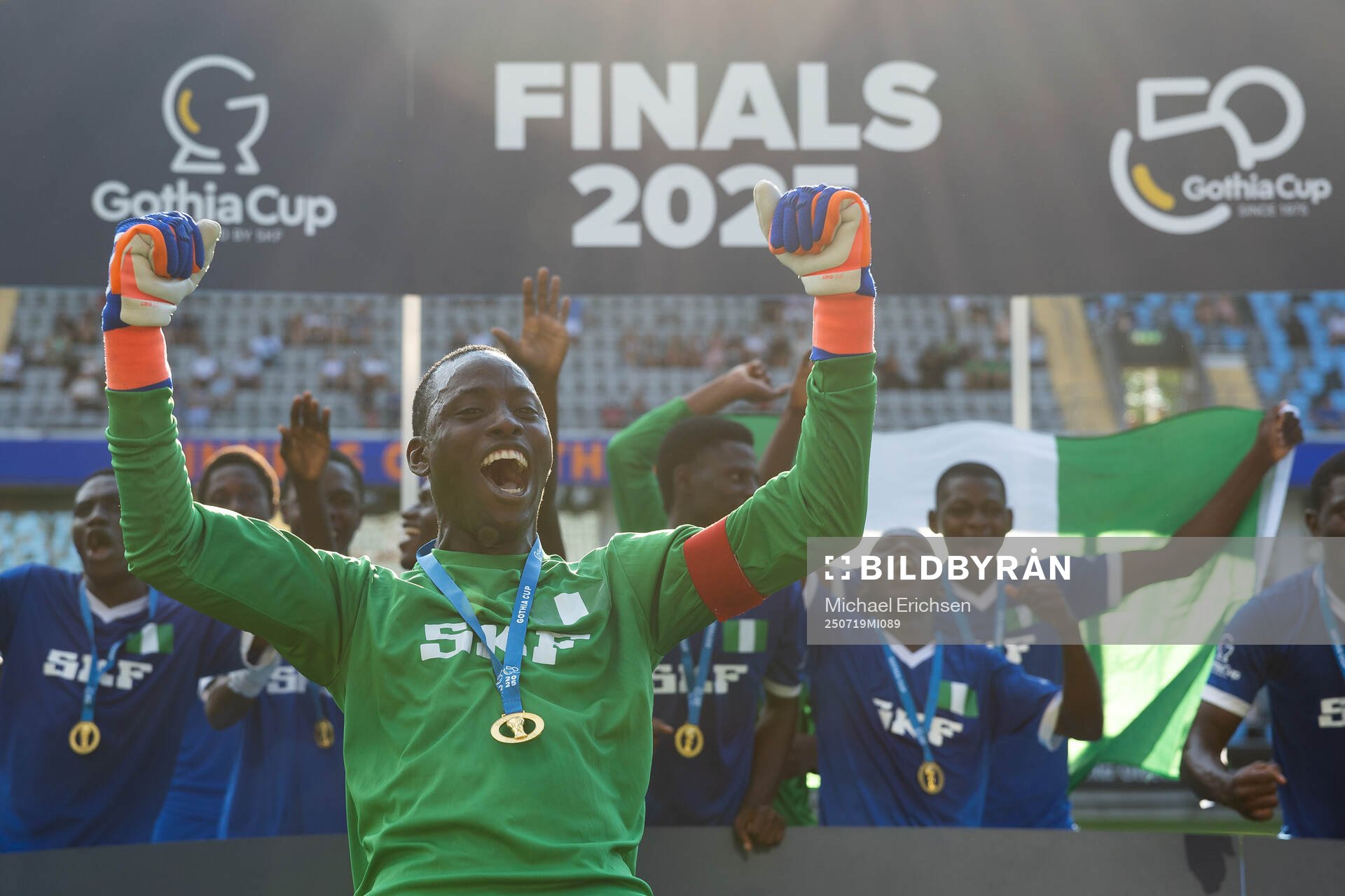 Nigerian Eagles målvakt jublar