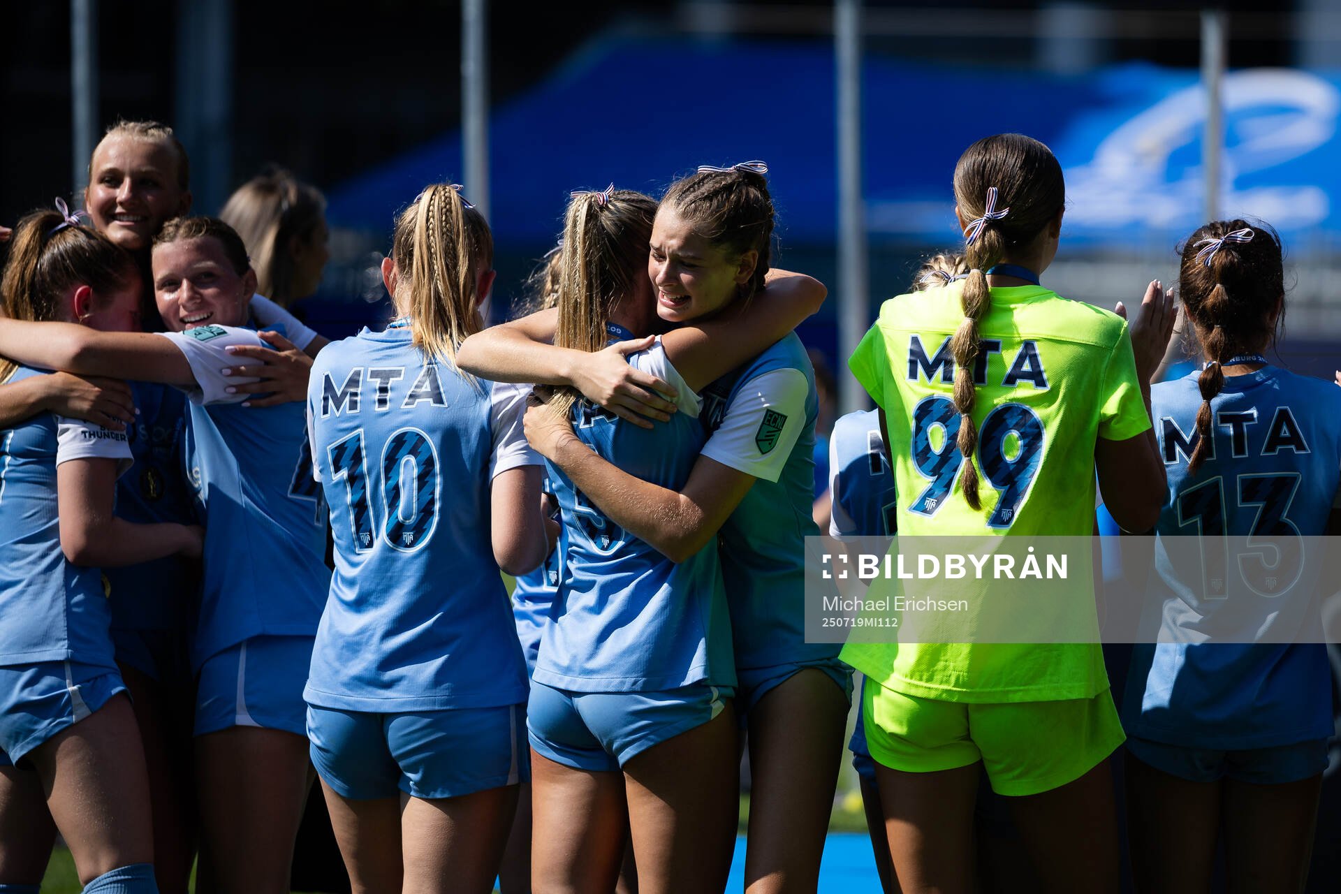 Minnesota Thunder Academys spelare jublar