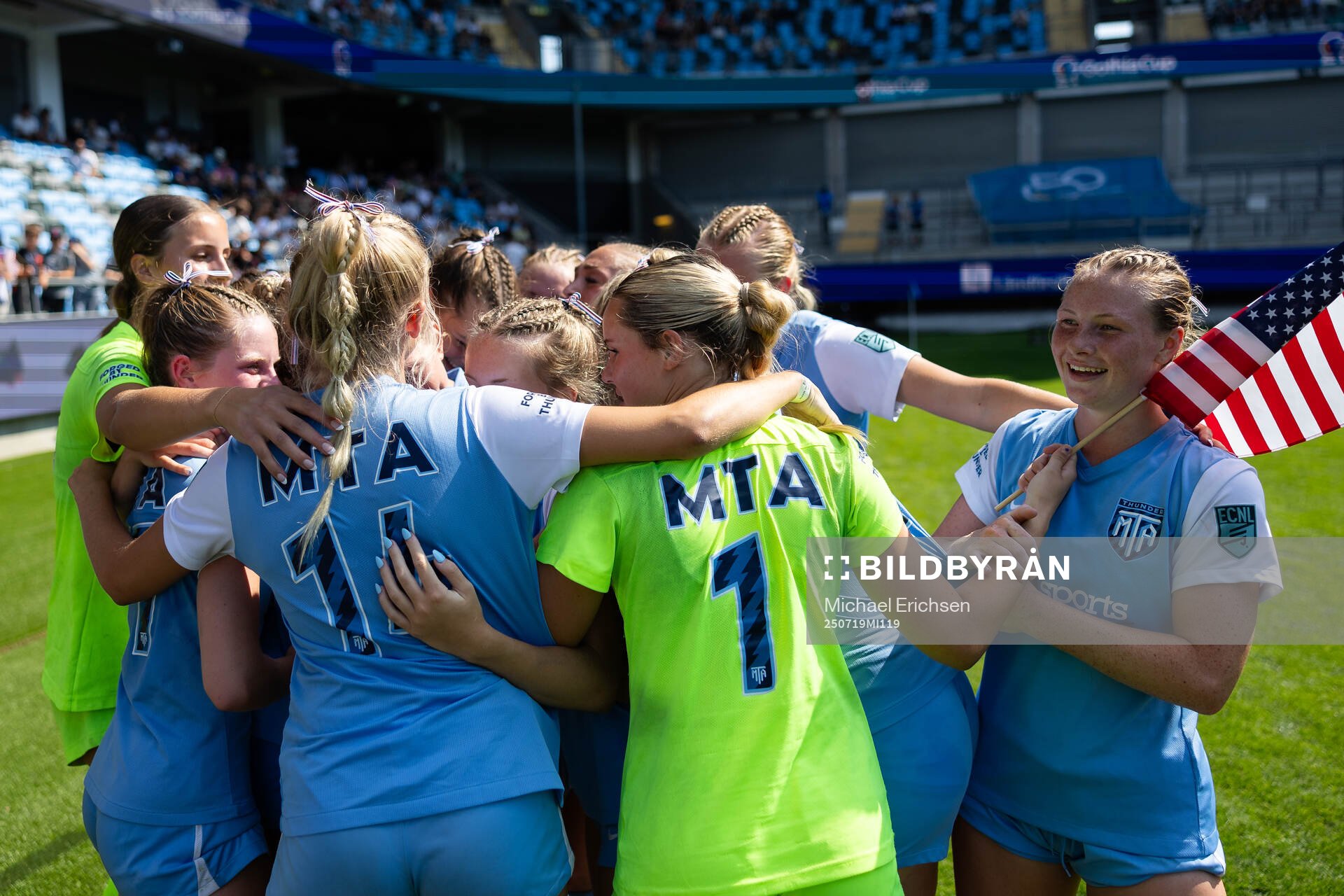Minnesota Thunder Academys spelare jublar