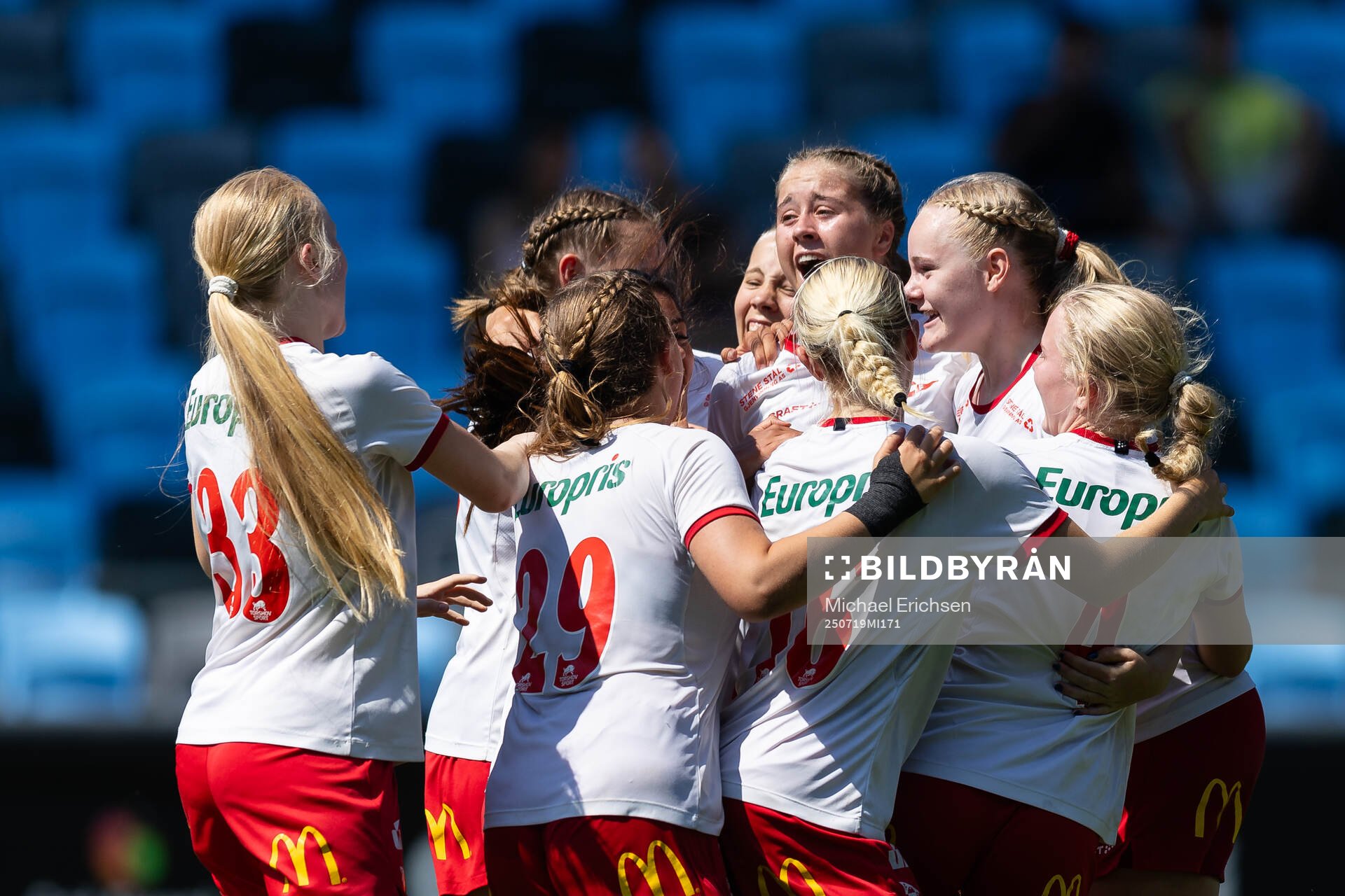 Fredrikstads spelare jublar
