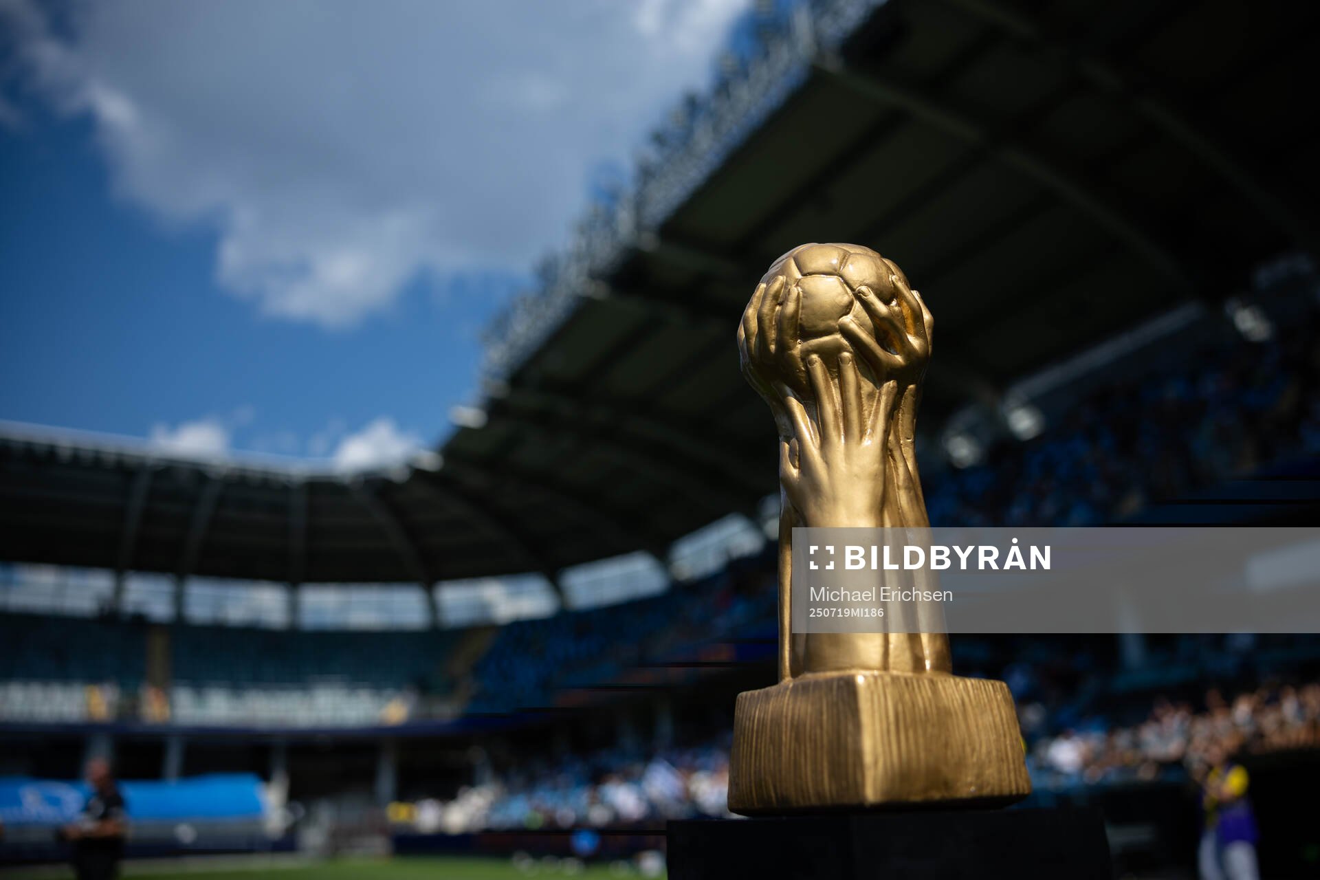 En pokal på podie