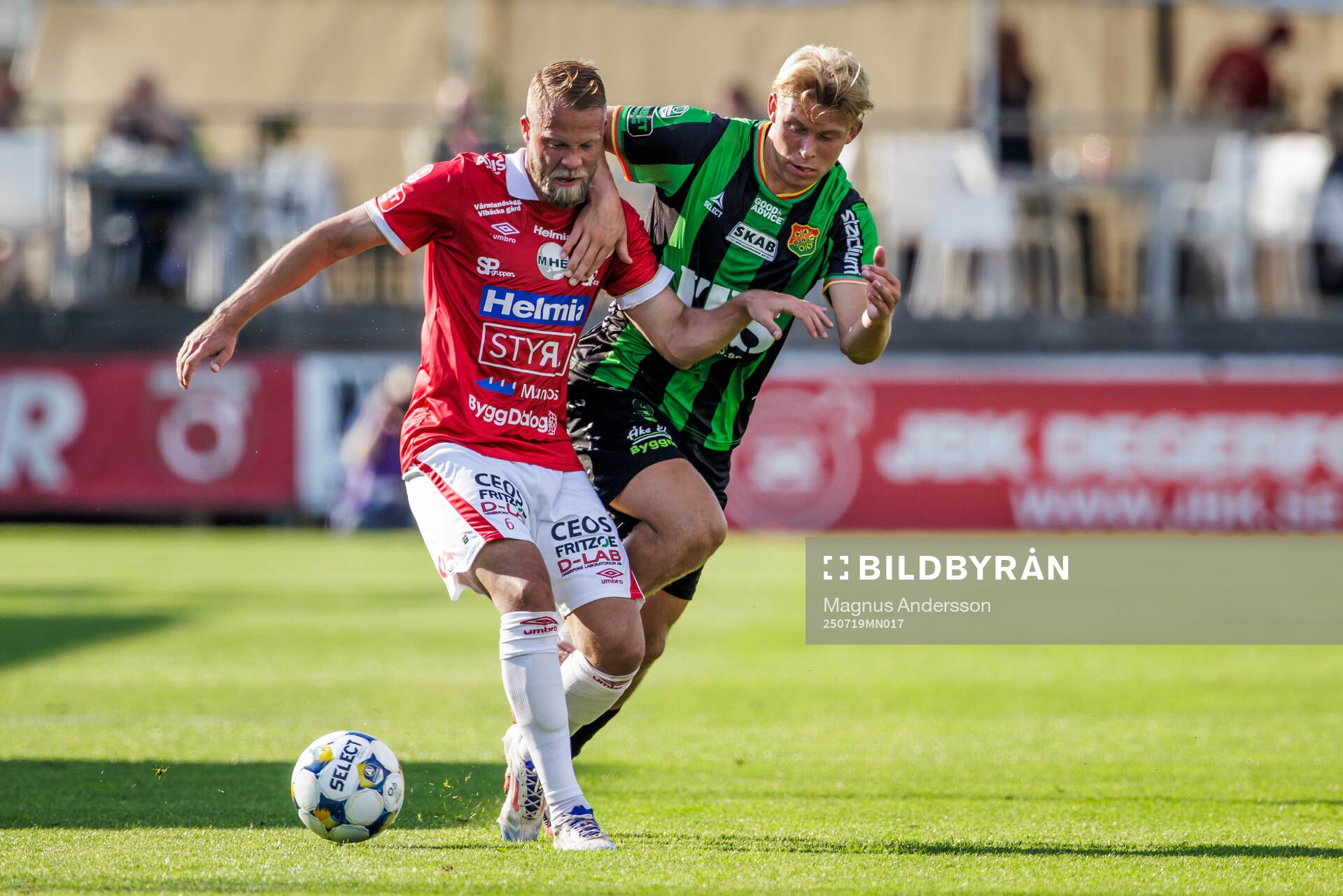 Degerfors Daniel Sundgren och GAISs Rasmus Niklasson