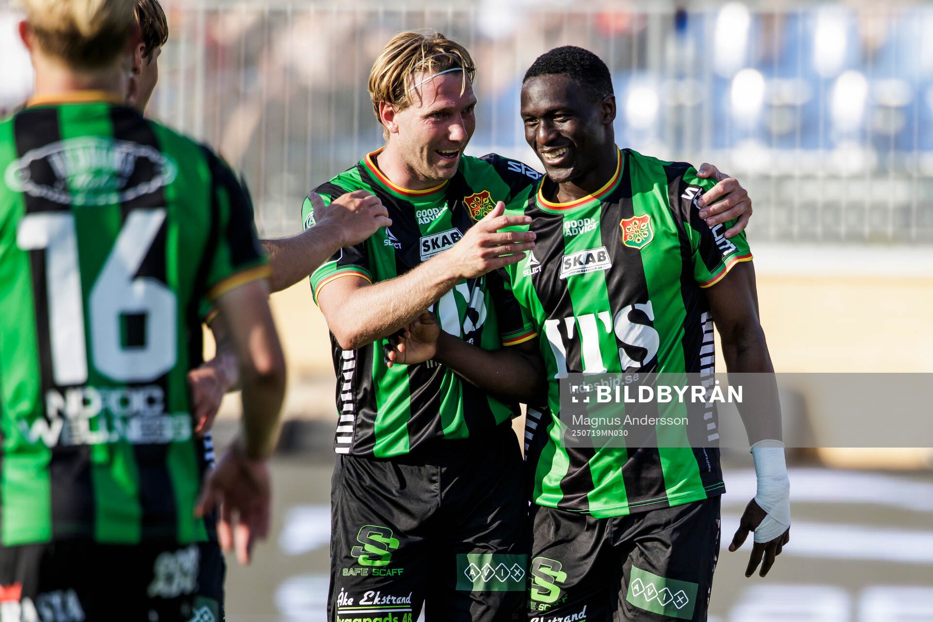 GAISs August Wängberg och Ibrahim Diabate jublar
