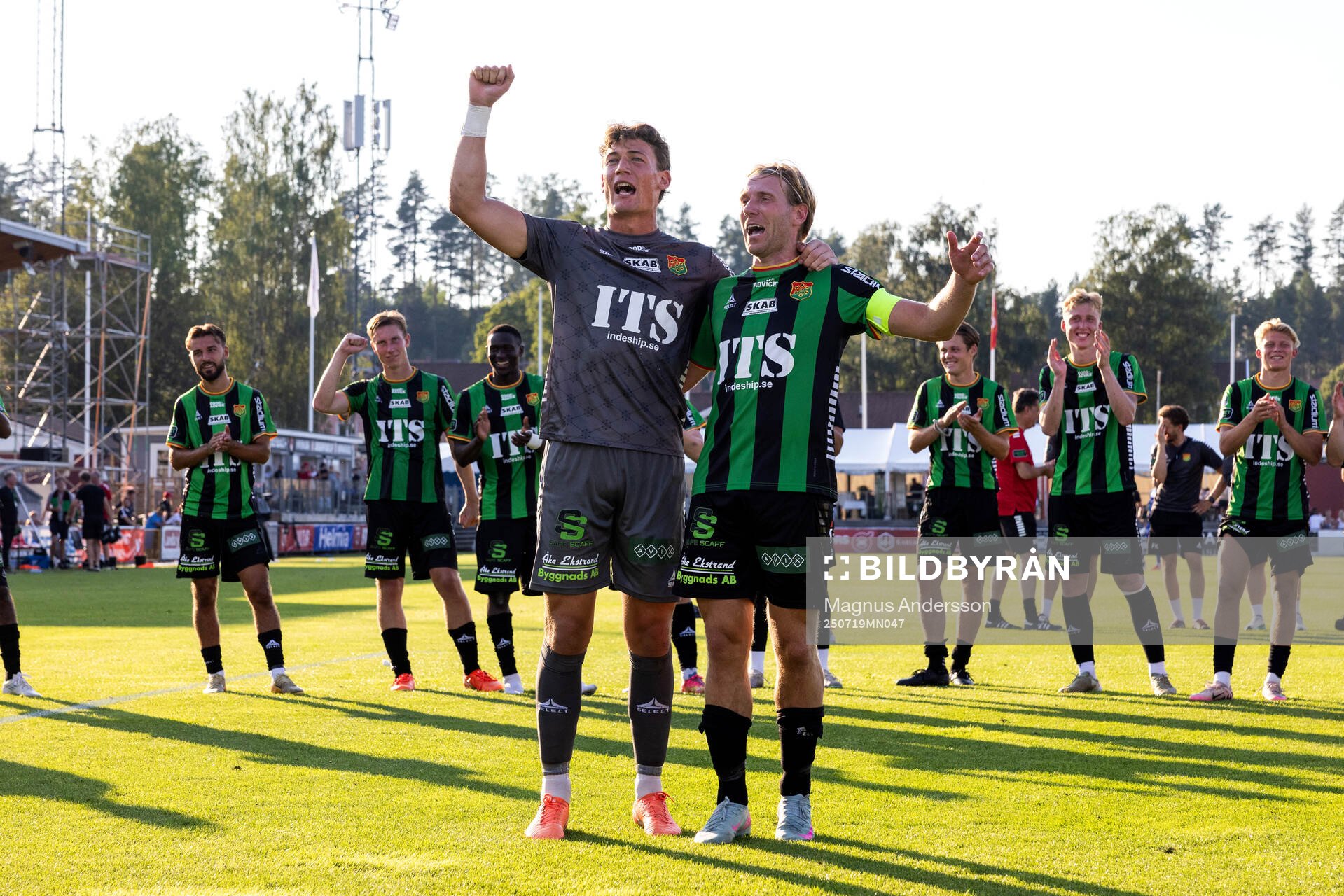 GAIS målvakt Kees Sims och August Wängberg jublar