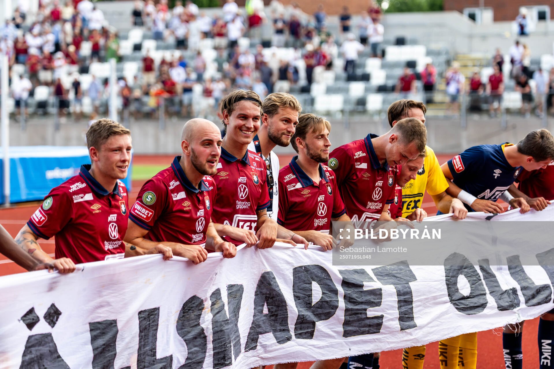 Örgrytes spelare jublar