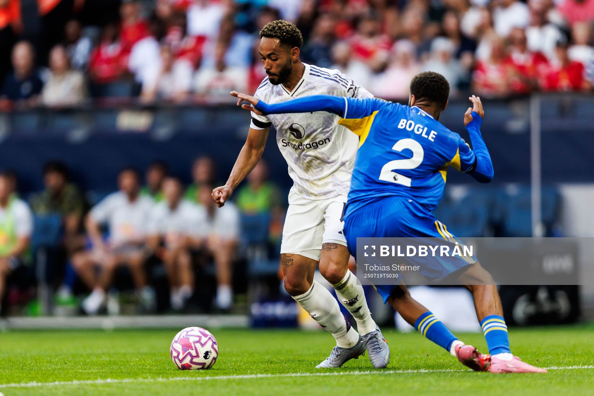 Matheus Cunha of Manchester United and Jayden Bogle of