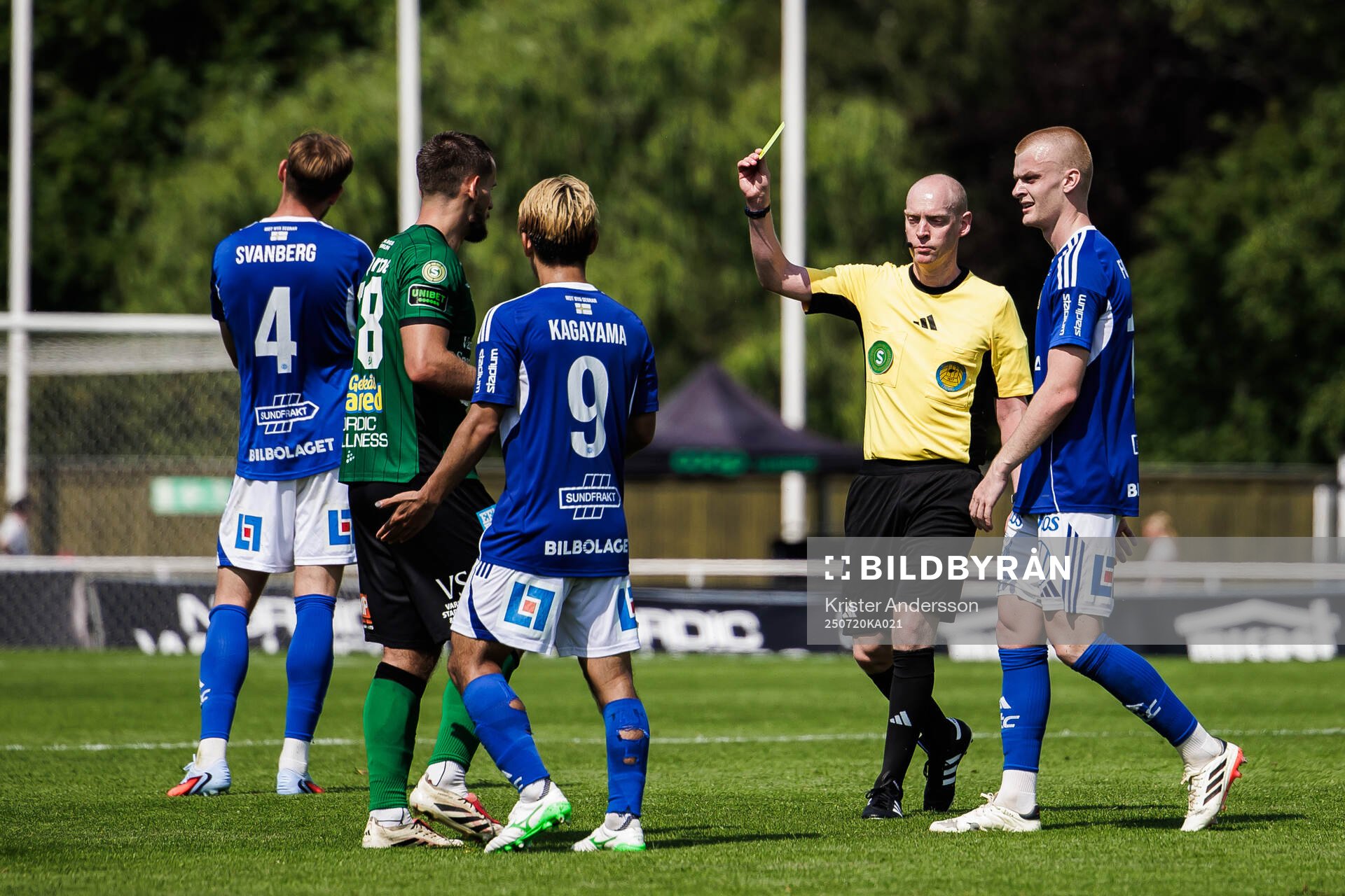 Varbergs Erion Sadiku blir varnad av Domare Per Melin