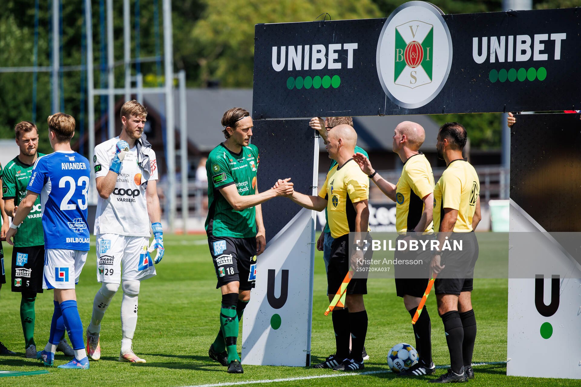 Varbergs Joakim Lindner och Domare Per Melin
