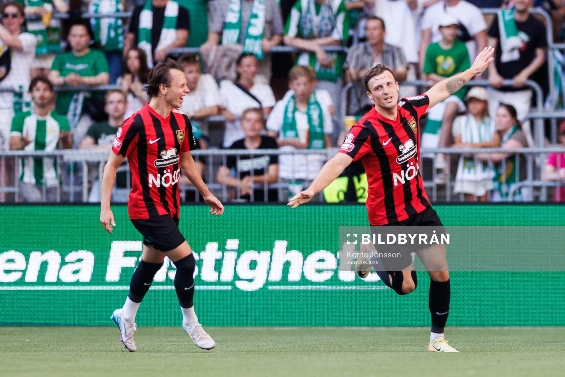 Brommapojkarnas Adam Skanning Jakobsen jublar