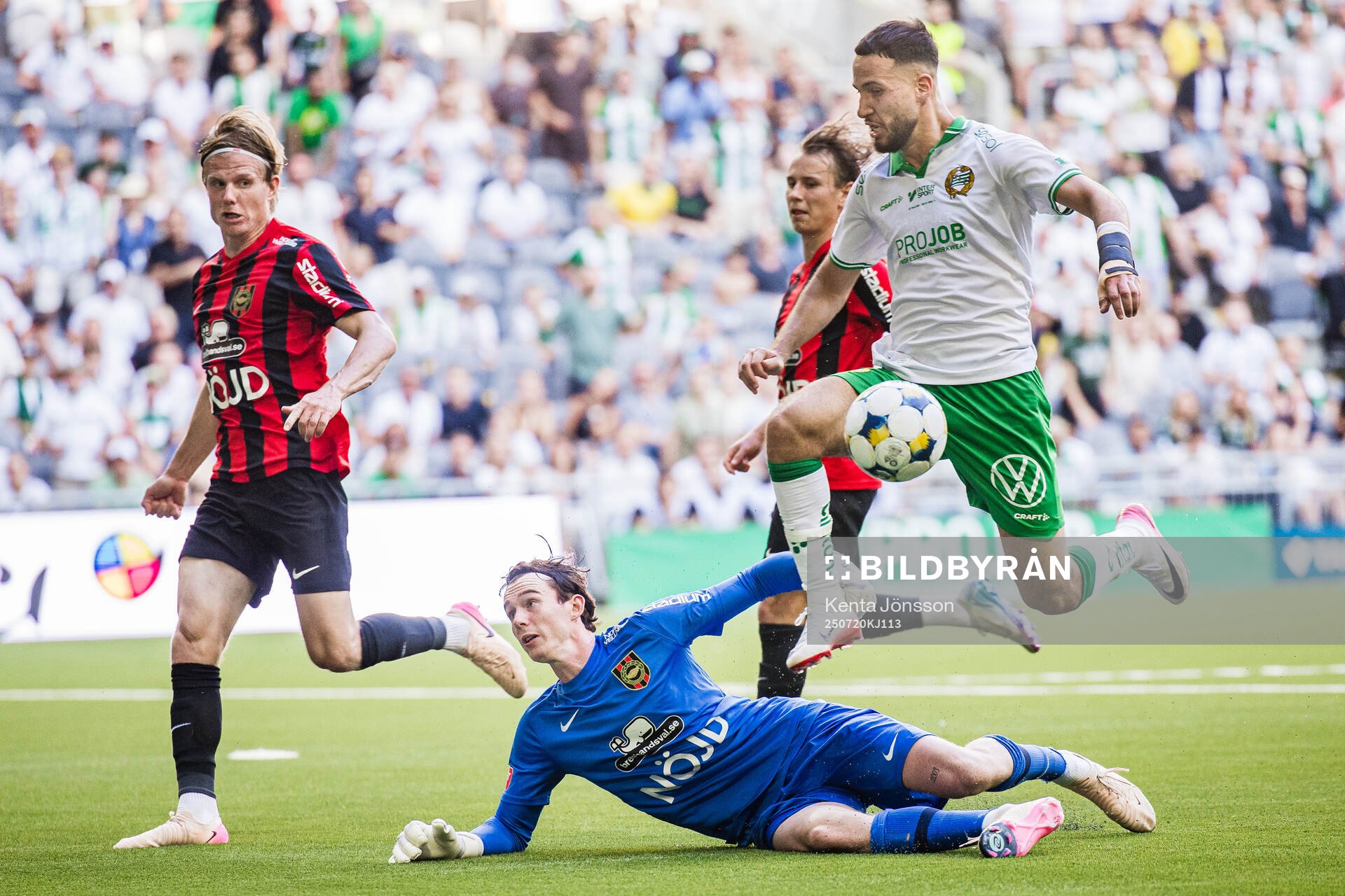 Brommapojkarnas målvakt Leo Cavallius och Hammarbys