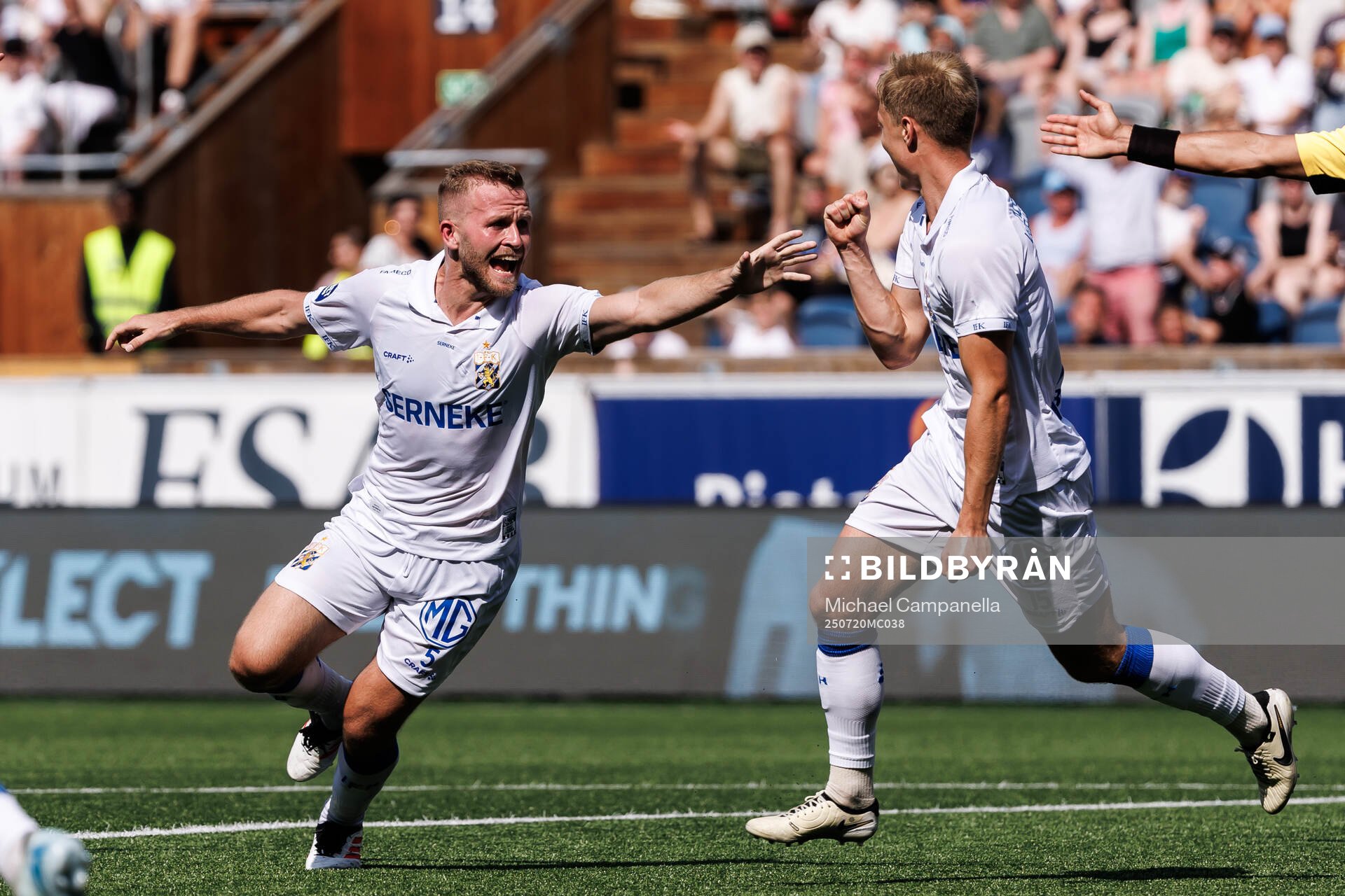 IFK Göteborgs Jonas Bager och David Kruse jublar