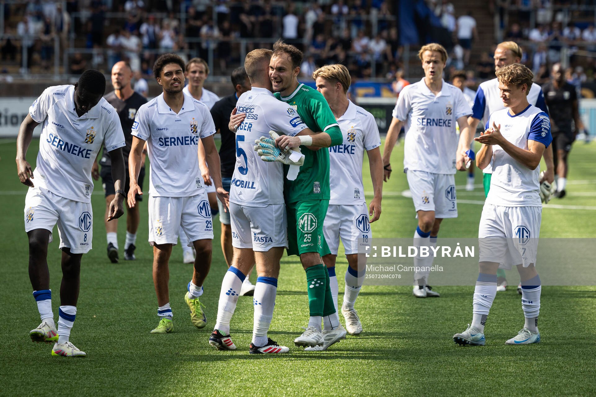 IFK Göteborgs Jonas Bager och målvakt Elis Bishesari