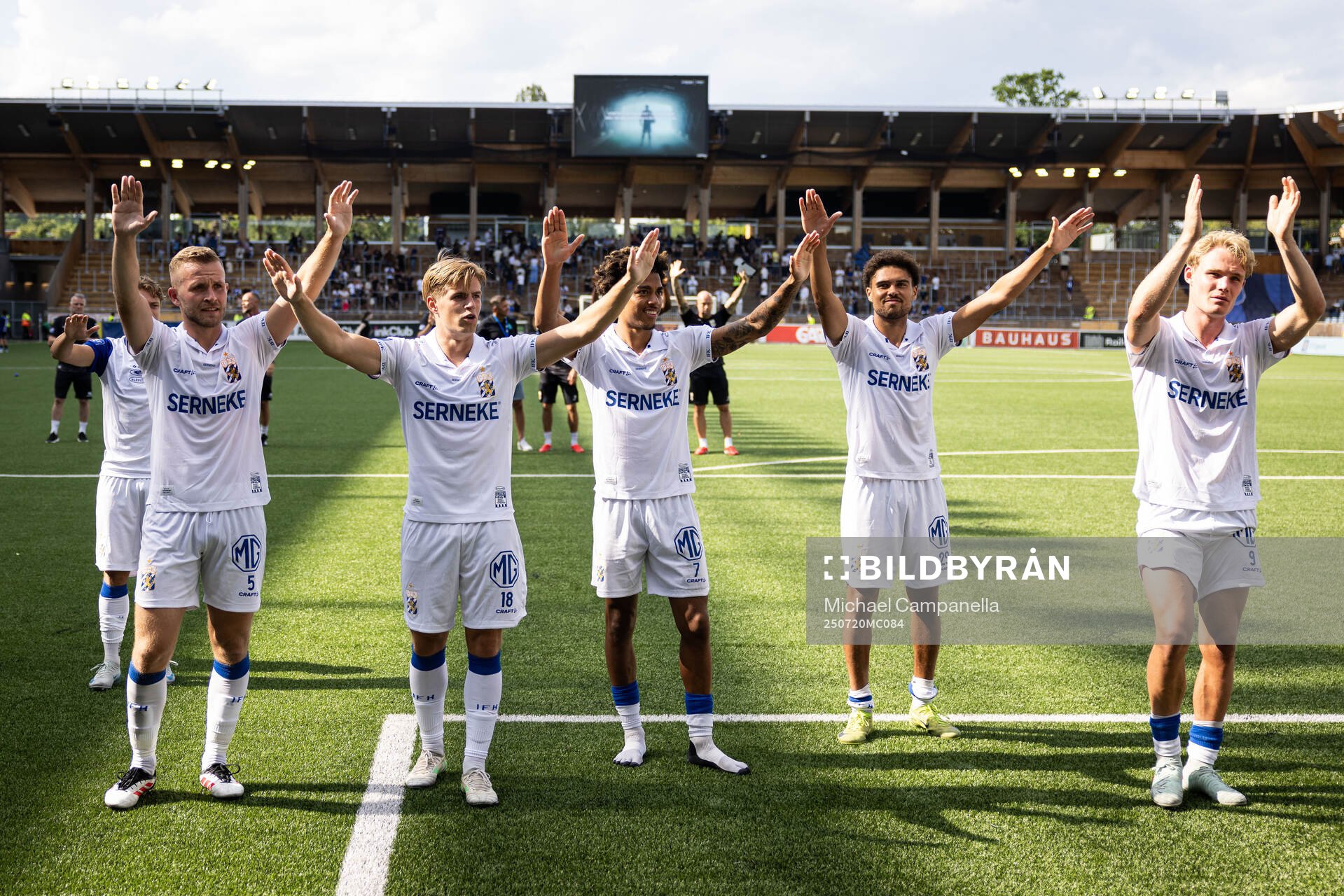 IFK Göteborgs spelare jublar