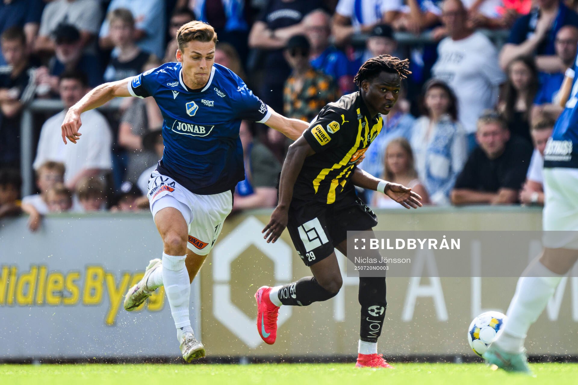 Halmstads Villiam Granath och Häckens Severin Nioule