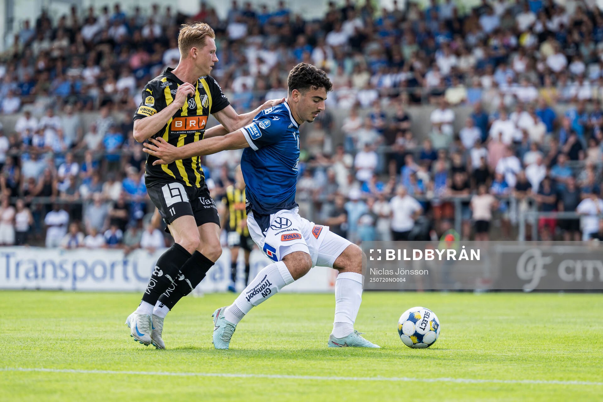 Häckens Julius Lindberg och Halmstads Bleon Kurtulus