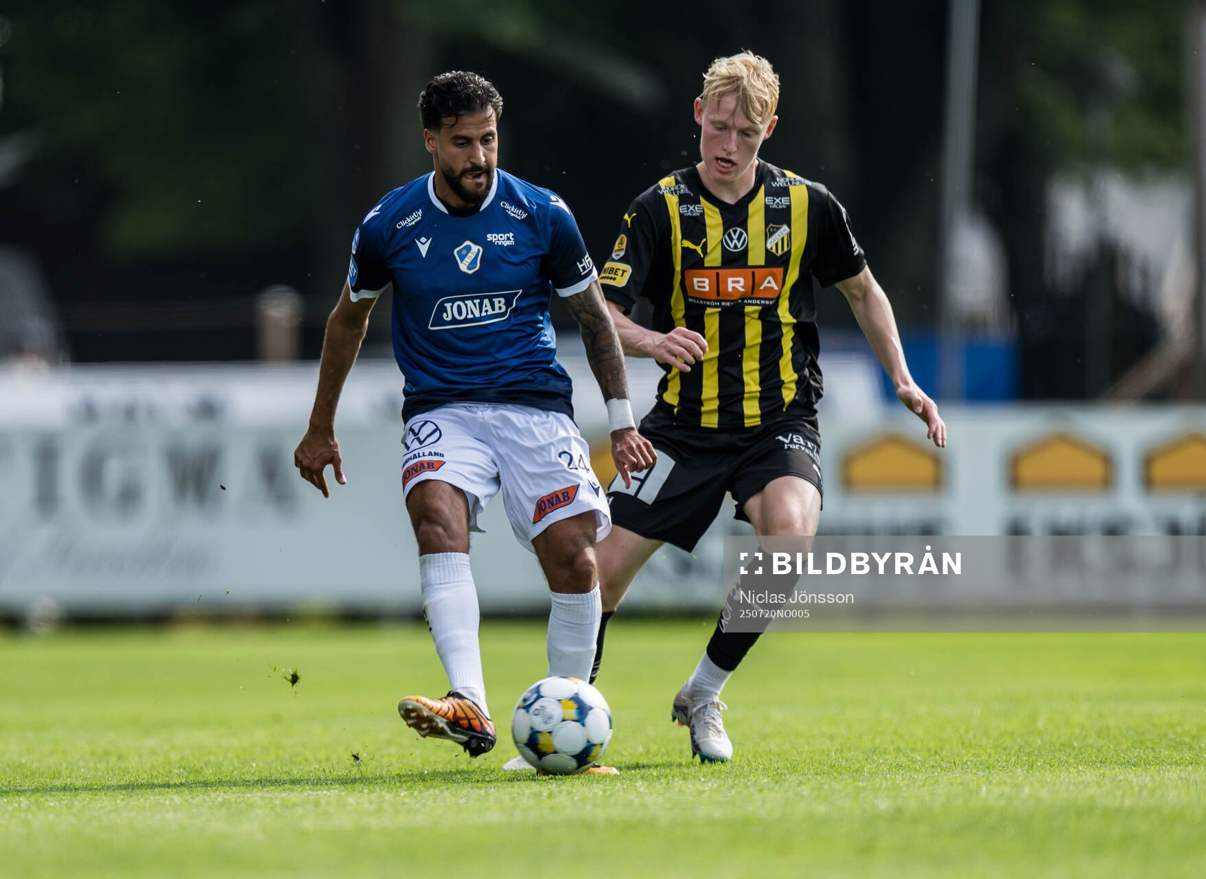 Halmstads Rami Kaib och Häckens Julius Lindberg