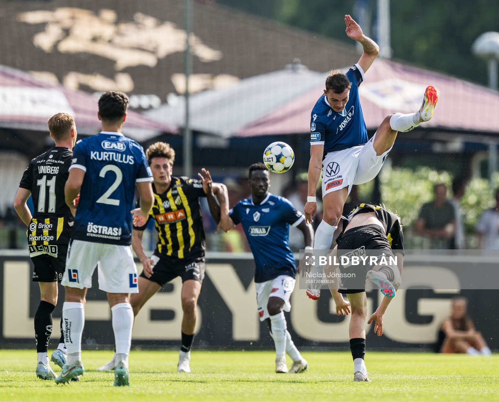 Halmstads Aleksander Damnjanovic Nilsson och Häckens Silas