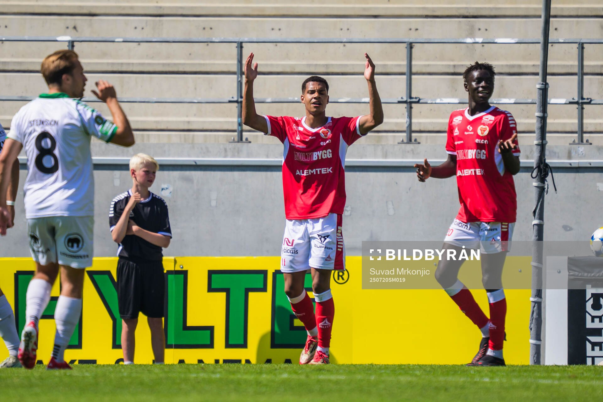 Kalmars Anthony Olusanya deppar