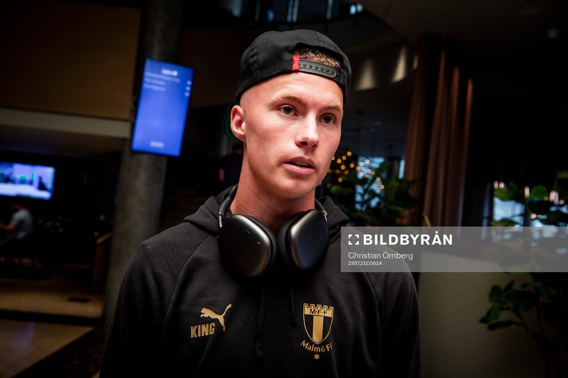 Daniel Gudjohnsen gave an interview upon arriving in Riga