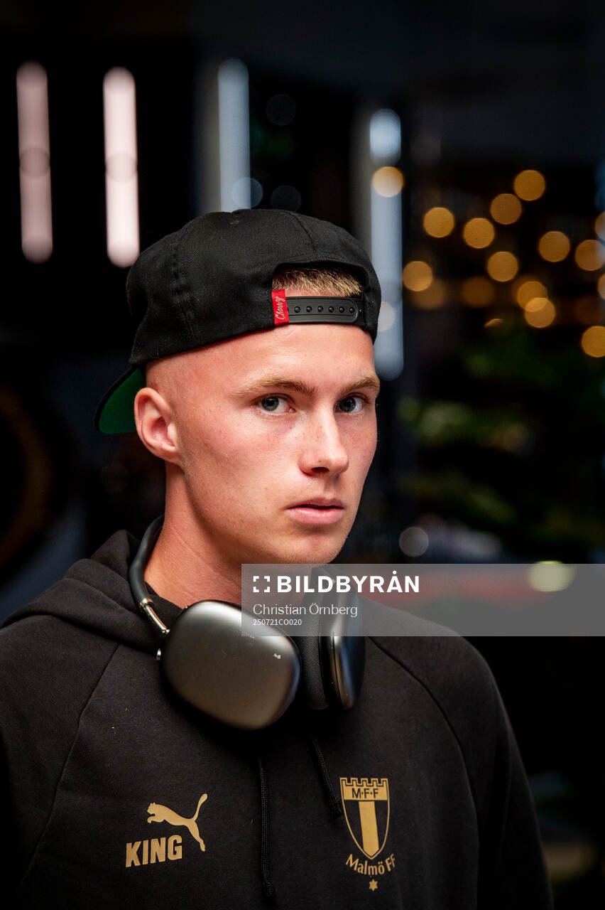 Daniel Gudjohnsen gave an interview upon arriving in Riga