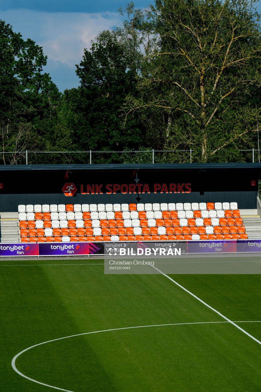 LNK Sporta Parks a head of a UEFA Champions League training