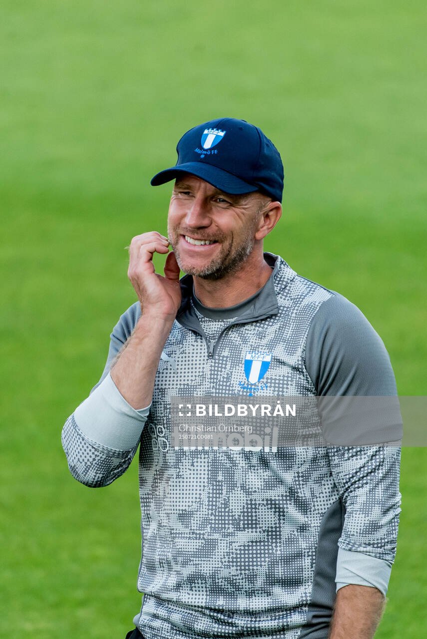 Head coach Henrik Rydström