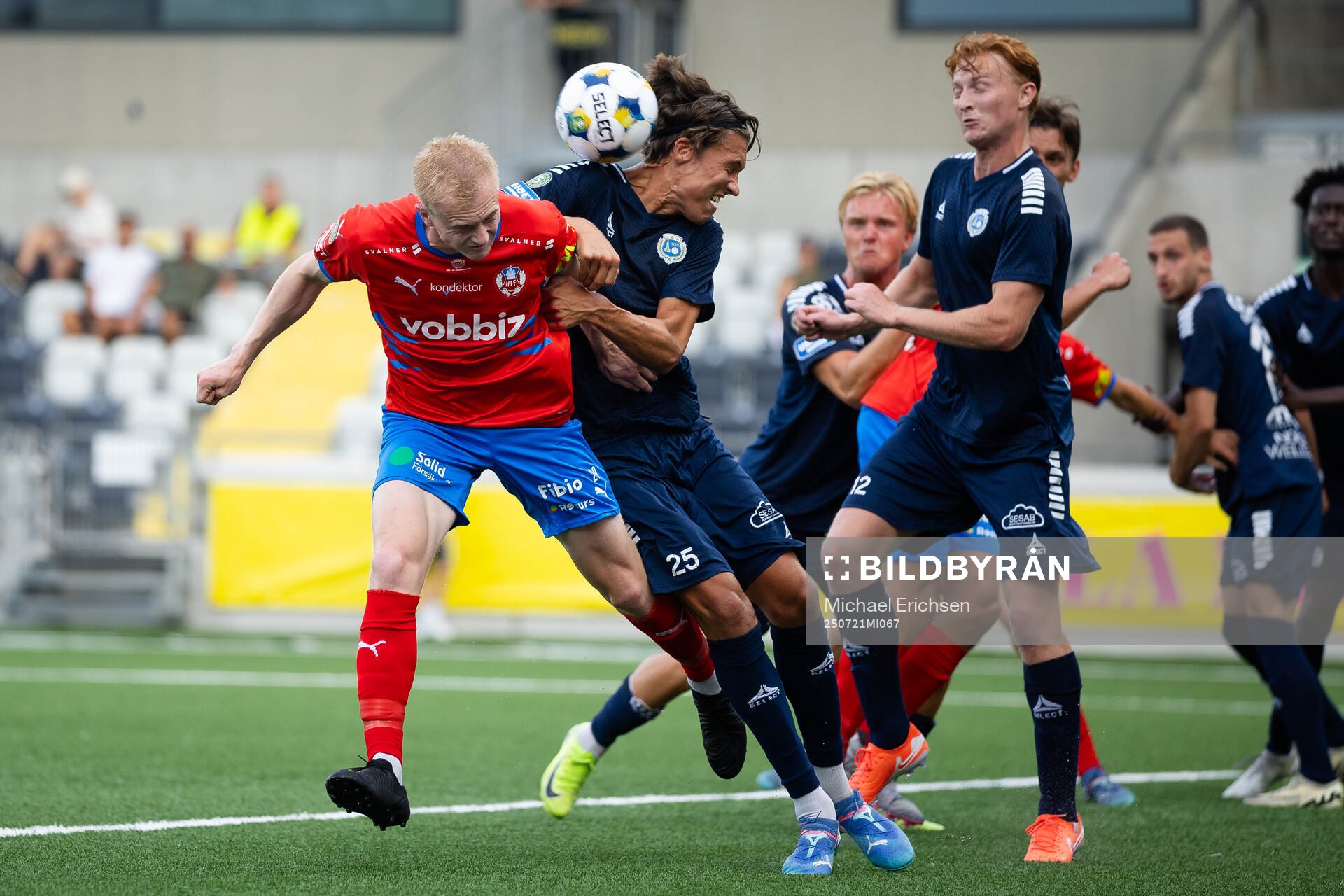 Helsingborgs Oscar Aga och Utsiktens Noah Johansson