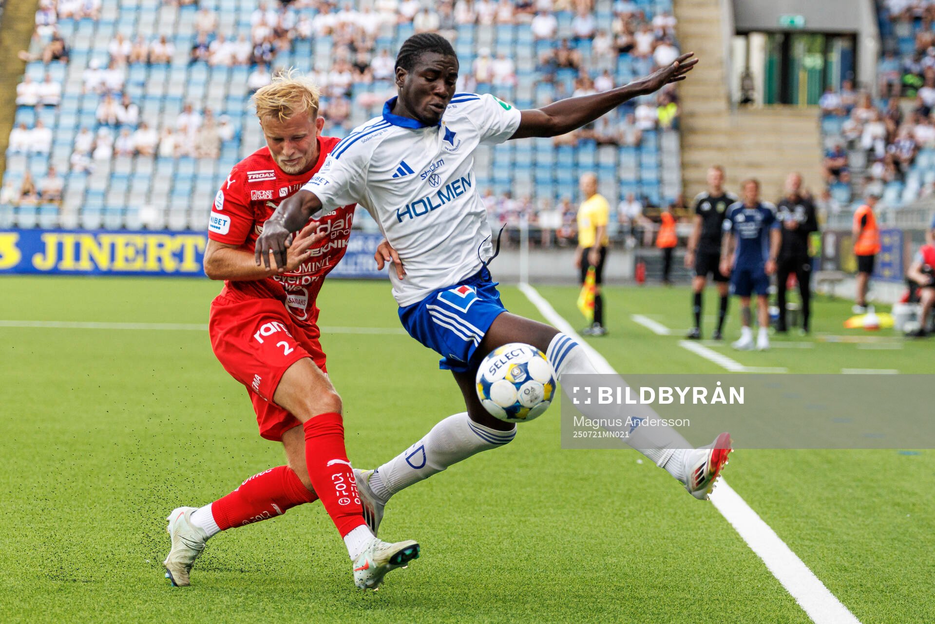 Värnamos Johan Rapp och IFK Norrköpings Kojo Peprah Oppong