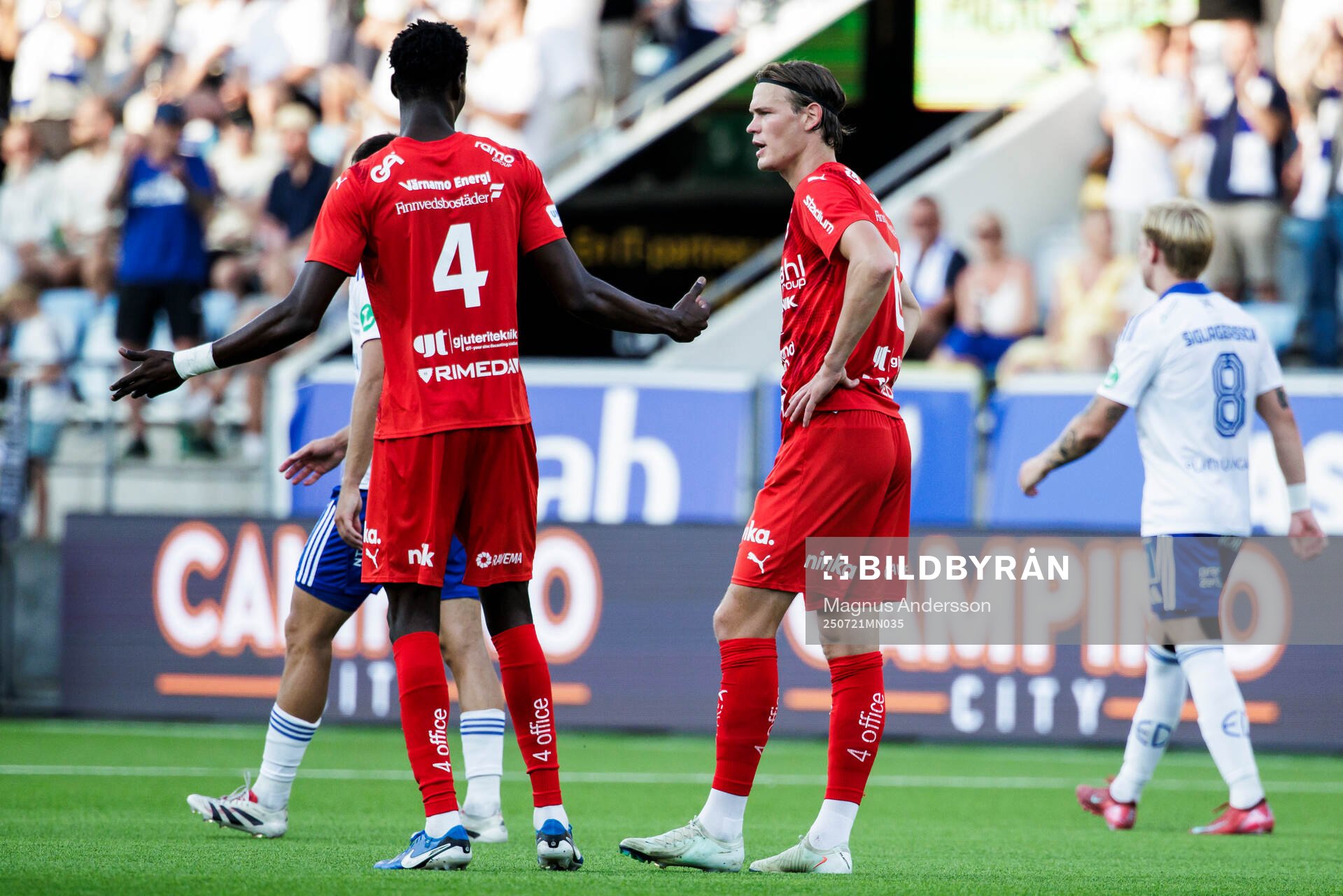 Värnamos Rufai Mohammed och Hugo Andersson deppar