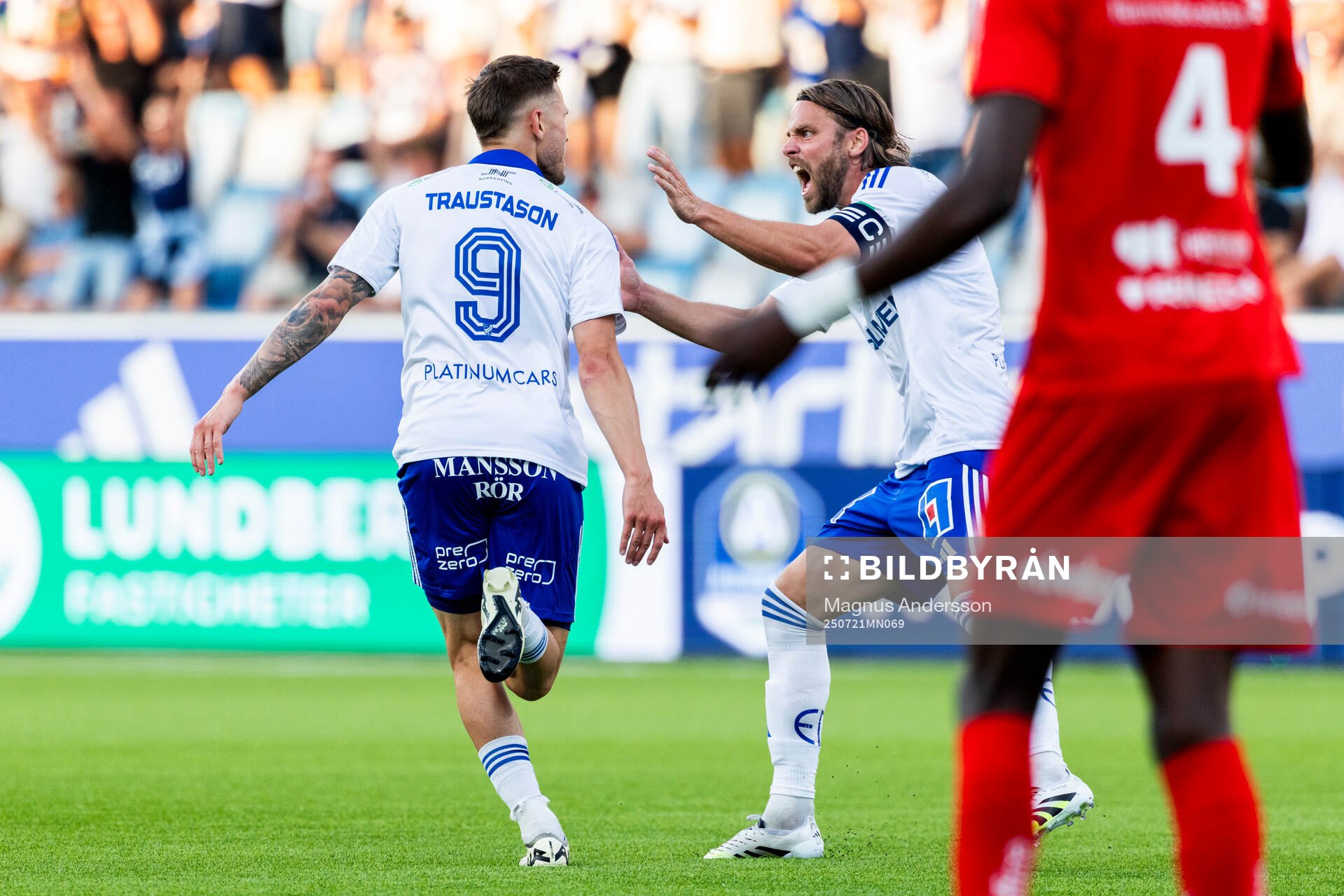 IFK Norrköpings Arnor Traustason jublar med Christoffer